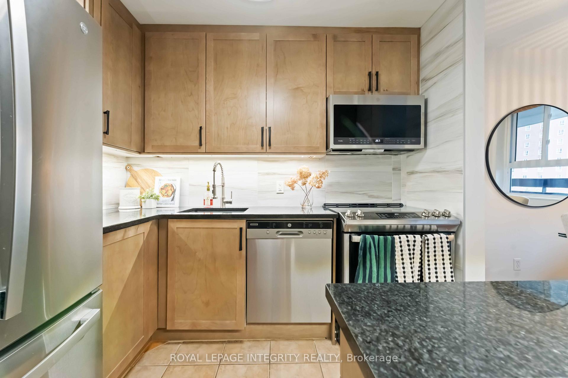 Photo 5 of Unit 408, 2000 Jasmine Crescent, Ottawa, Beacon Hill South — HOMEH