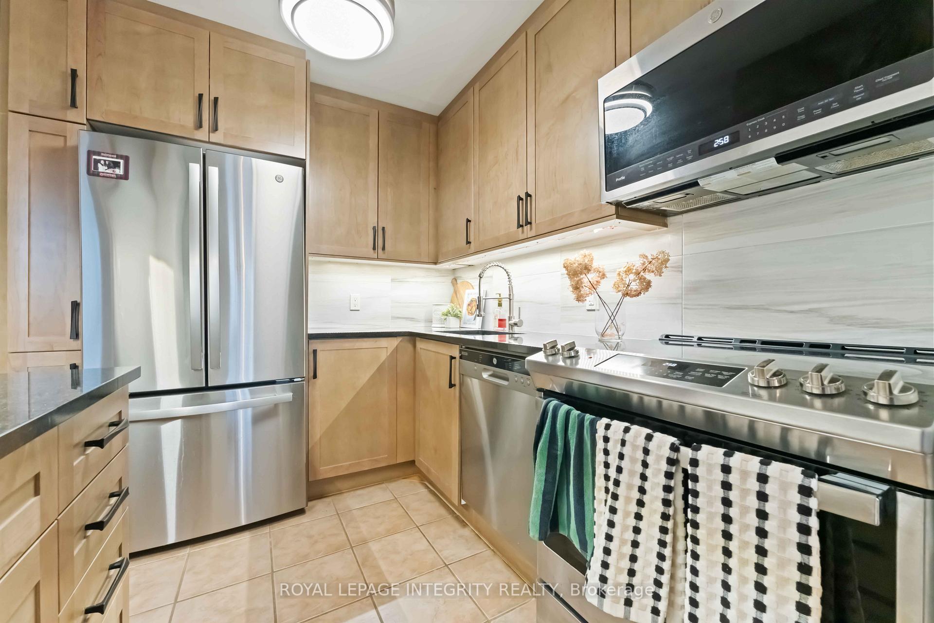Photo 7 of Unit 408, 2000 Jasmine Crescent, Ottawa, Beacon Hill South — HOMEH