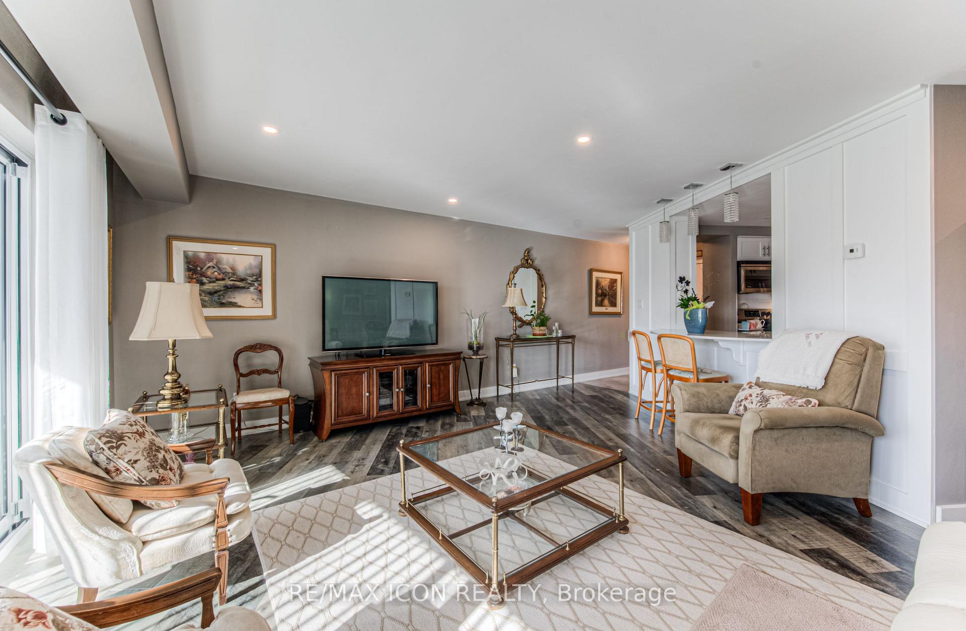 Photo 1 of Unit 405, 250 Glenridge Drive, Waterloo, Lincoln Village — HOMEH