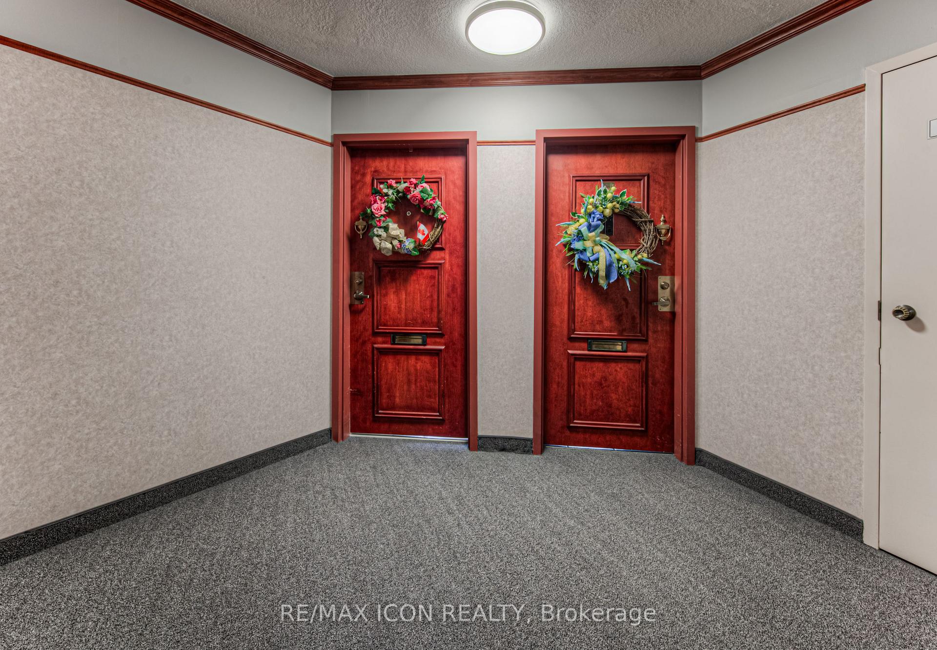 Photo 2 of Unit 405, 250 Glenridge Drive, Waterloo, Lincoln Village — HOMEH