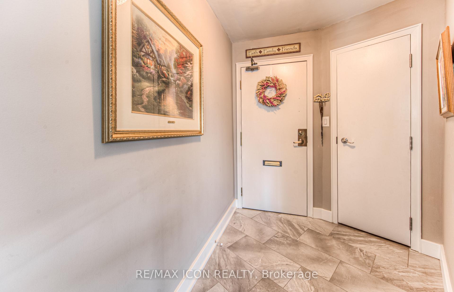 Photo 4 of Unit 405, 250 Glenridge Drive, Waterloo, Lincoln Village — HOMEH