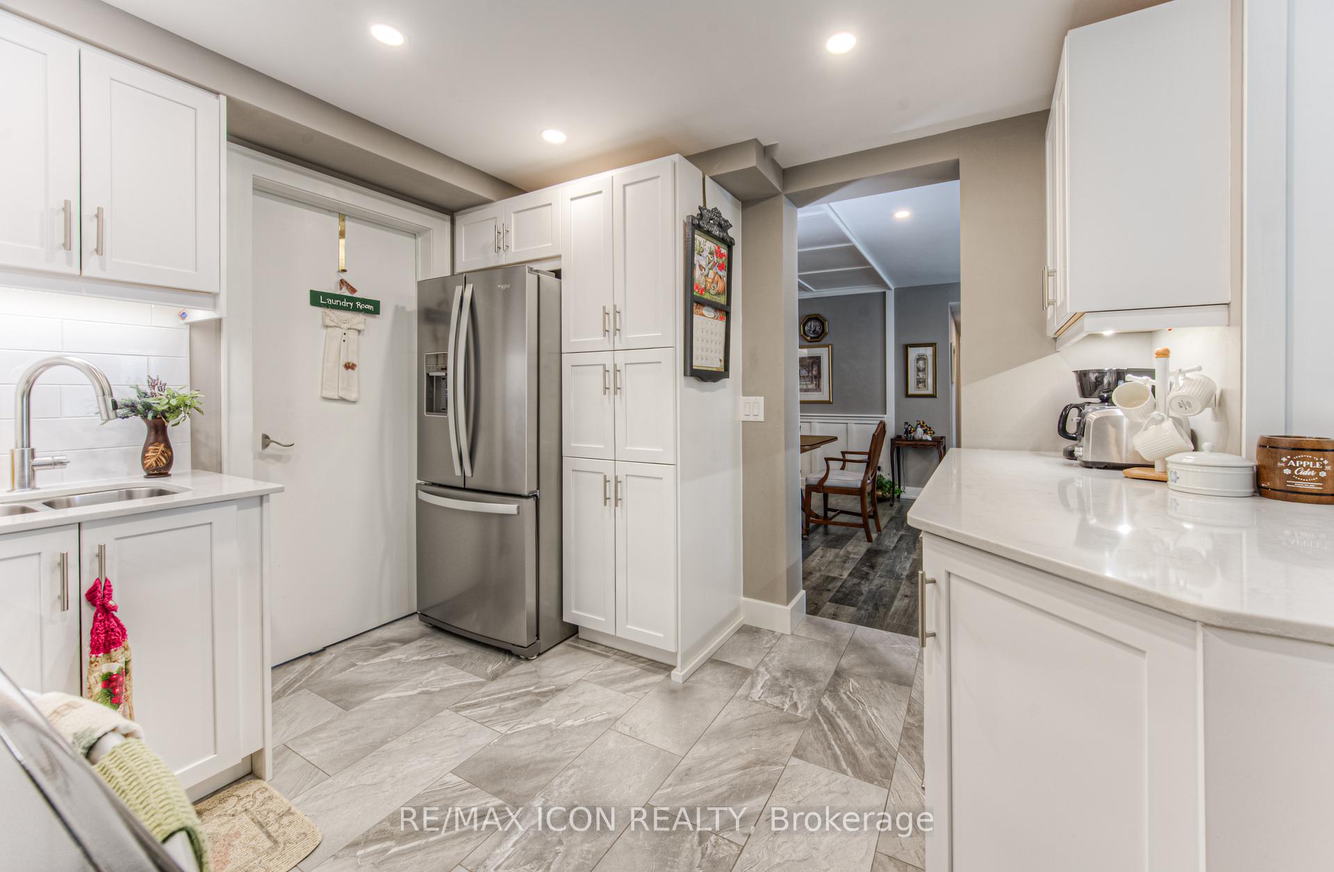 Photo 6 of Unit 405, 250 Glenridge Drive, Waterloo, Lincoln Village — HOMEH