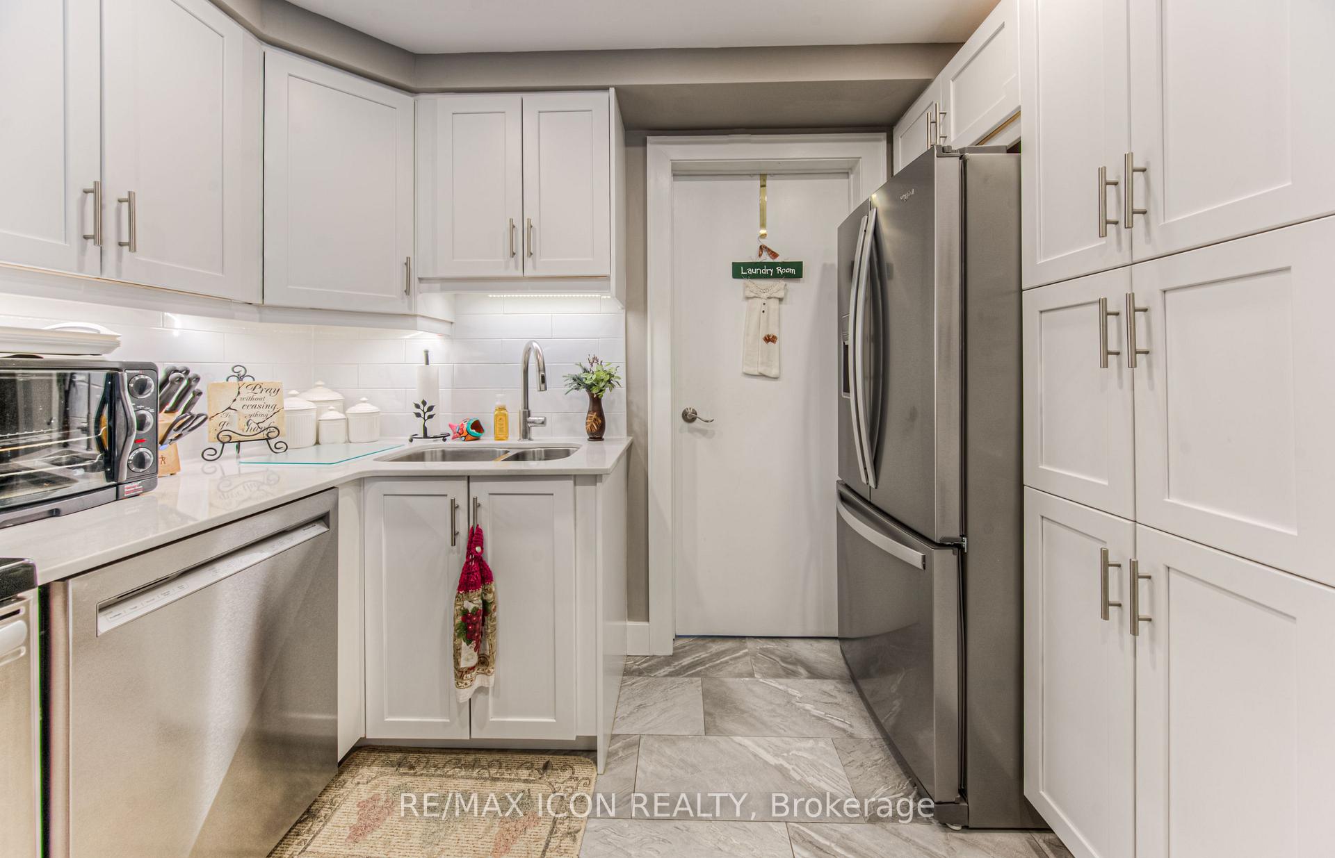 Photo 7 of Unit 405, 250 Glenridge Drive, Waterloo, Lincoln Village — HOMEH