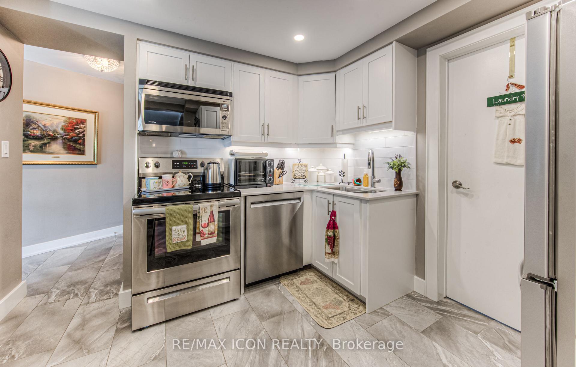 Photo 9 of Unit 405, 250 Glenridge Drive, Waterloo, Lincoln Village — HOMEH