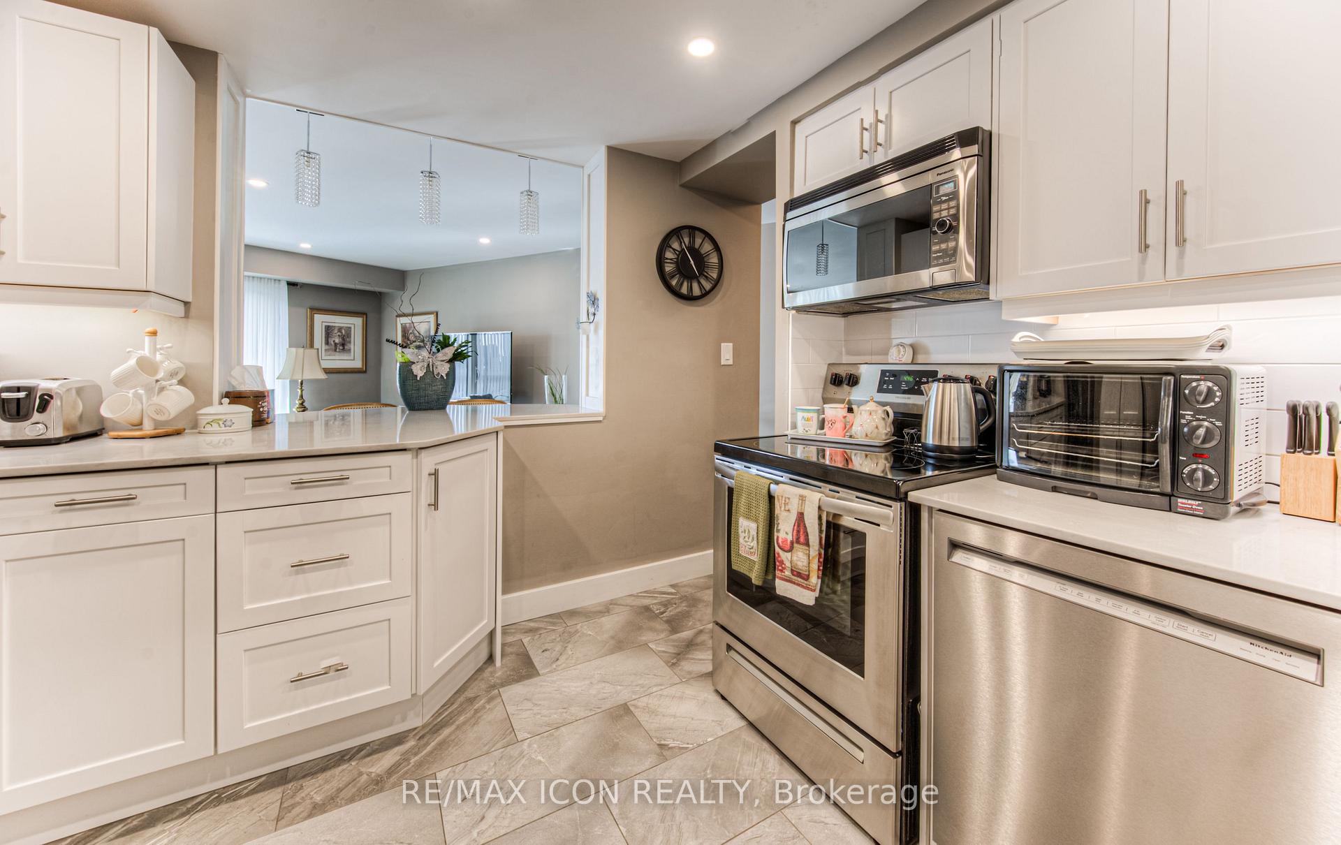 Photo 10 of Unit 405, 250 Glenridge Drive, Waterloo, Lincoln Village — HOMEH