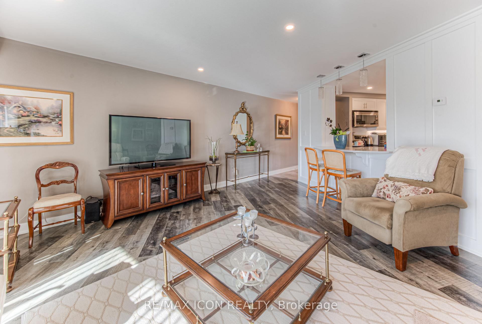 Photo 14 of Unit 405, 250 Glenridge Drive, Waterloo, Lincoln Village — HOMEH