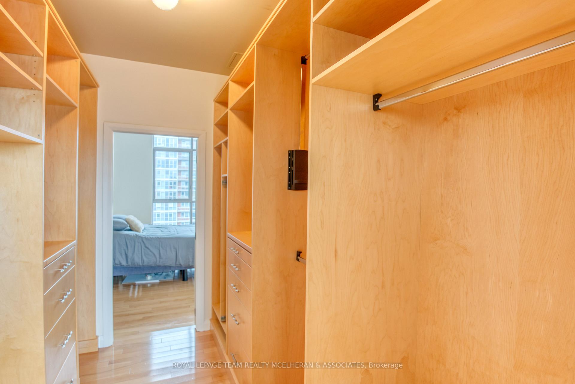 Front of Unit 1402, 180 York Street