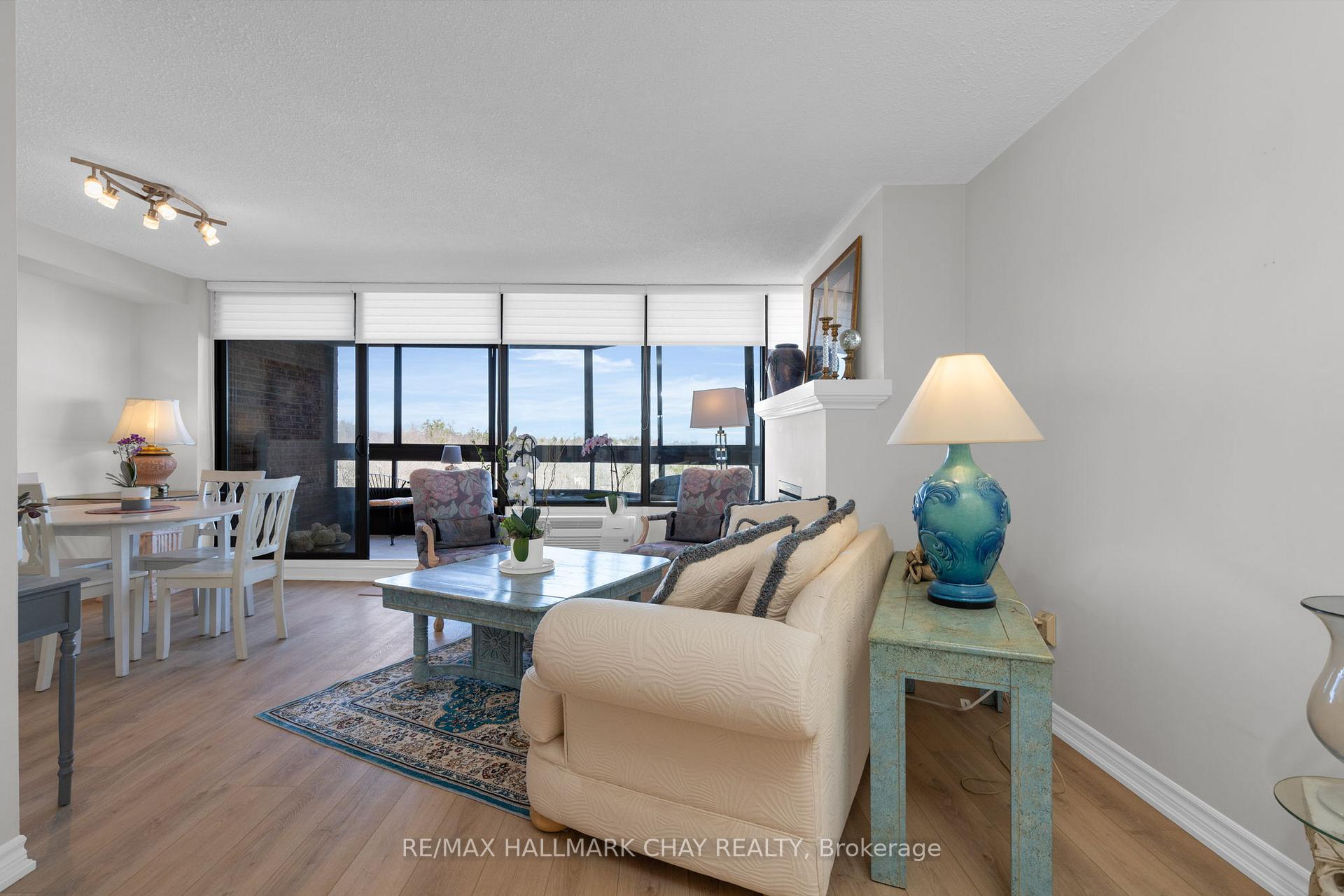 Photo 4 of Unit 1403, 181 Collier Street, Barrie, North Shore — HOMEH