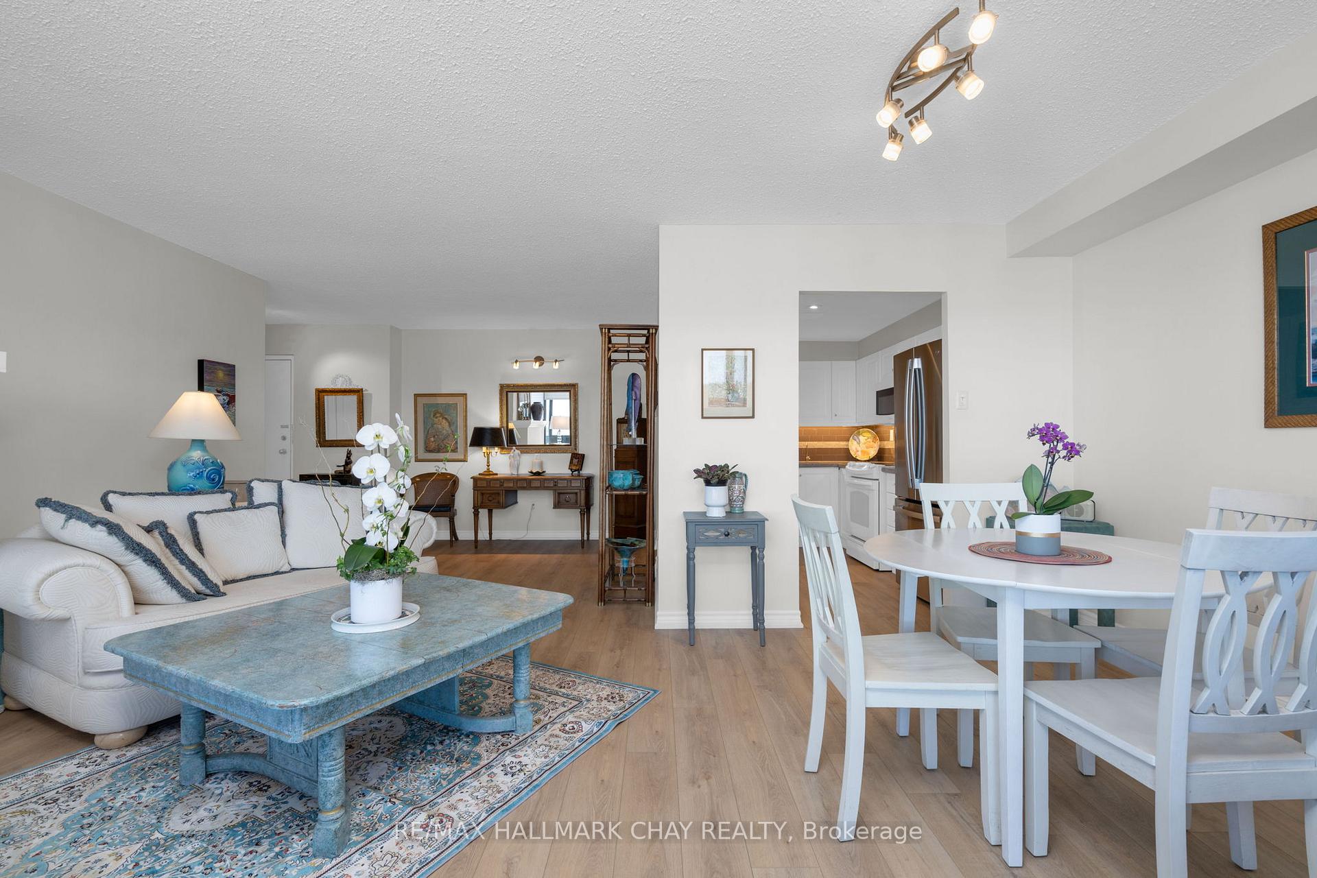 Photo 8 of Unit 1403, 181 Collier Street, Barrie, North Shore — HOMEH