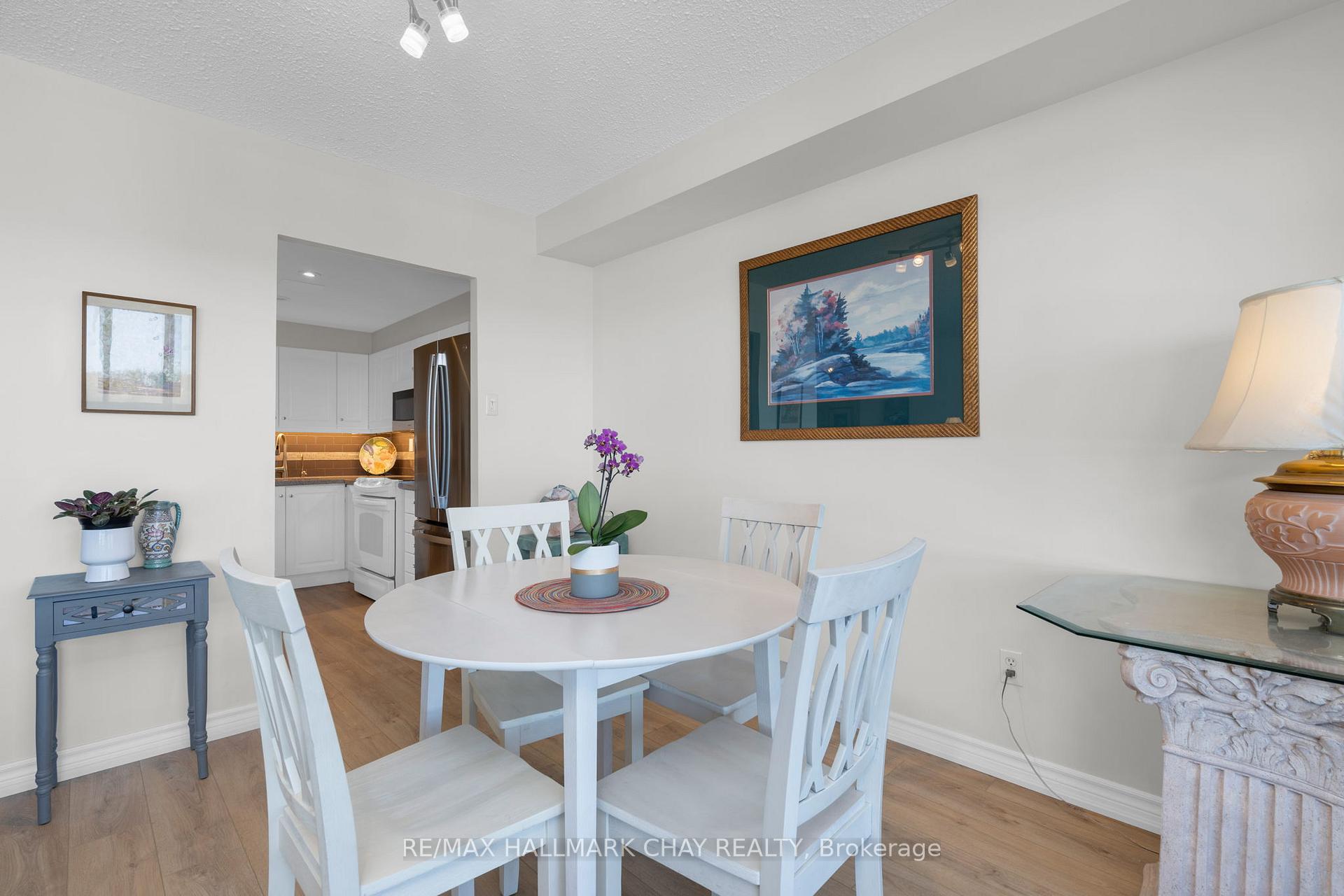 Photo 9 of Unit 1403, 181 Collier Street, Barrie, North Shore — HOMEH