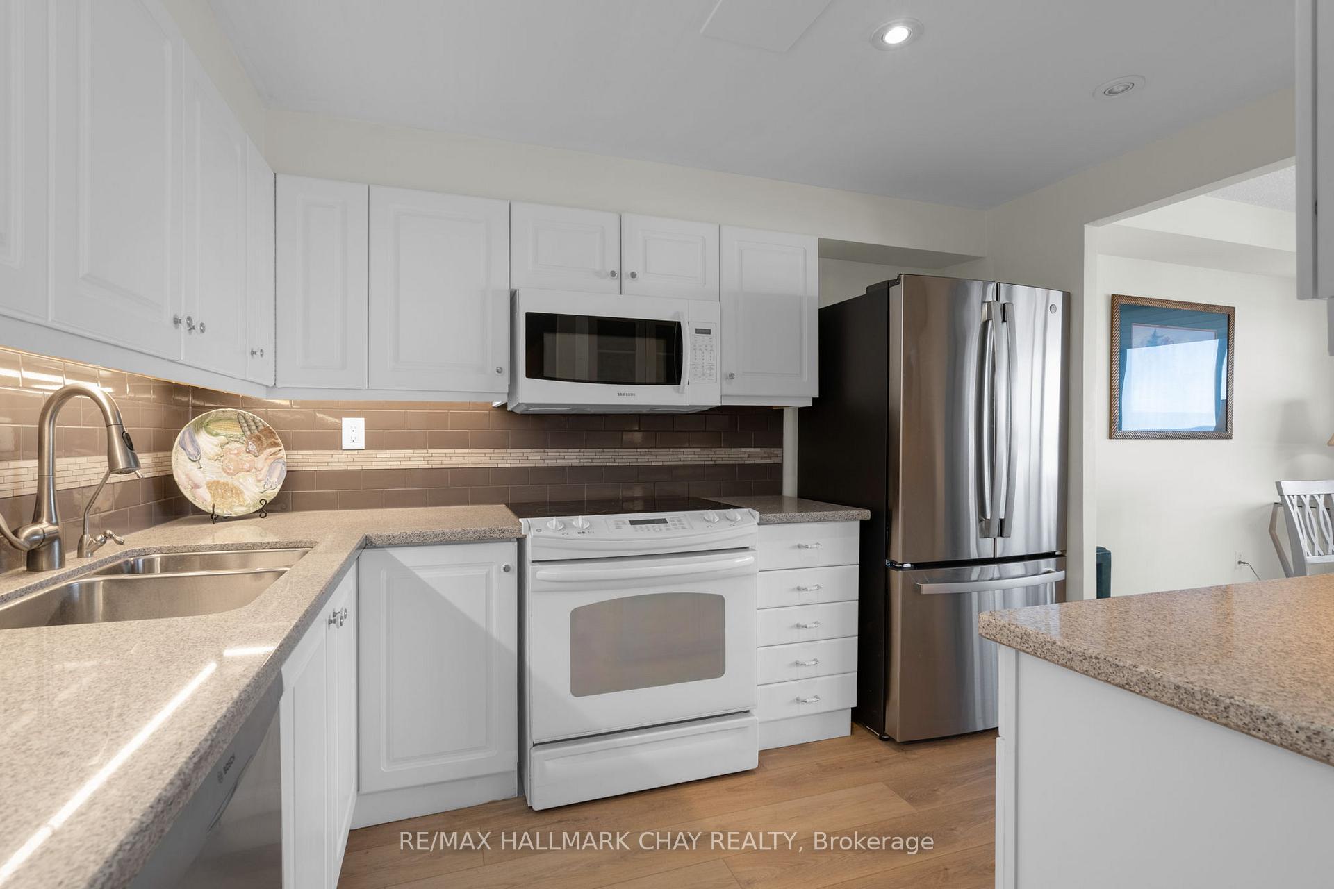 Photo 12 of Unit 1403, 181 Collier Street, Barrie, North Shore — HOMEH