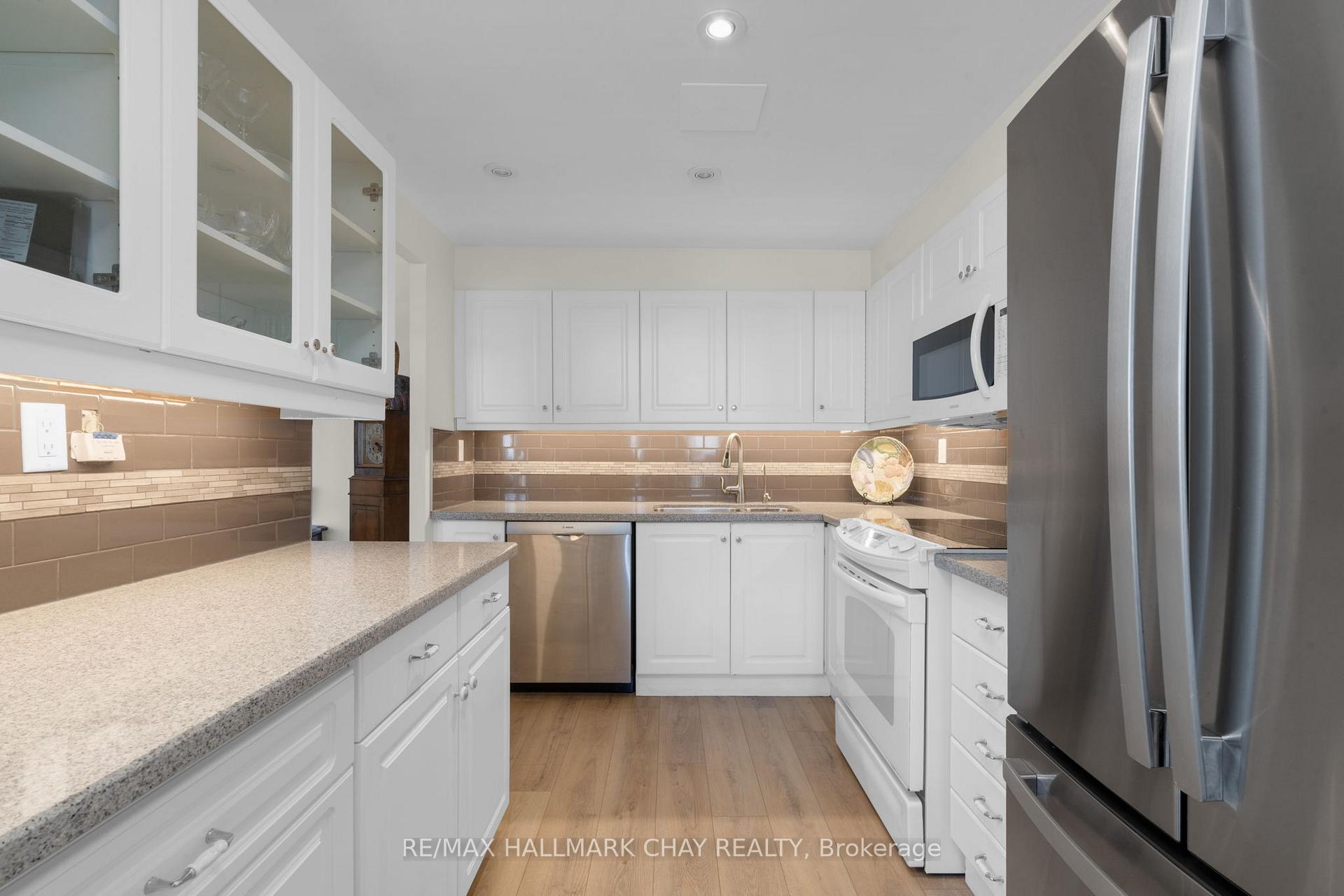 Photo 13 of Unit 1403, 181 Collier Street, Barrie, North Shore — HOMEH