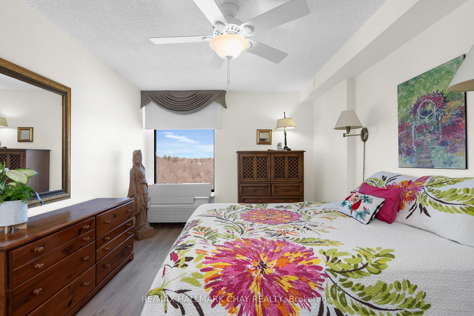 Photo 17 of Unit 1403, 181 Collier Street, Barrie, North Shore — HOMEH