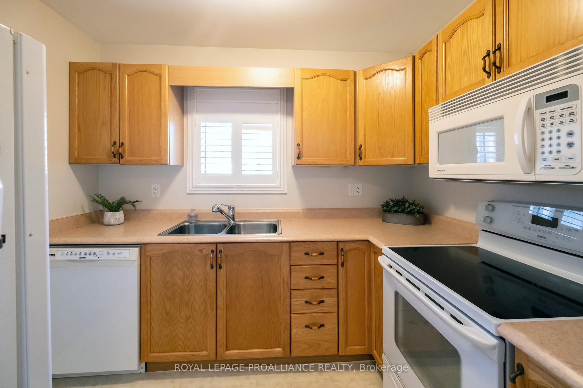 Photo 3 of Unit 8, 351 Cannifton Road N, Belleville, Thurlow Ward — HOMEH