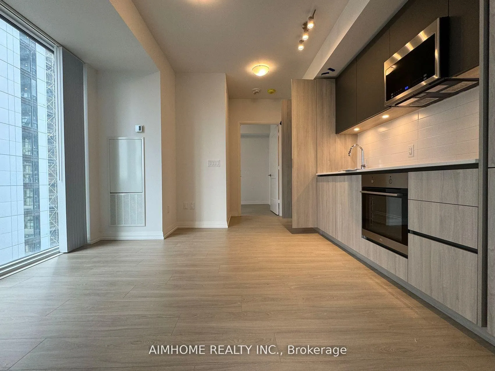 Front of Unit 2903, 8 Widmer Street