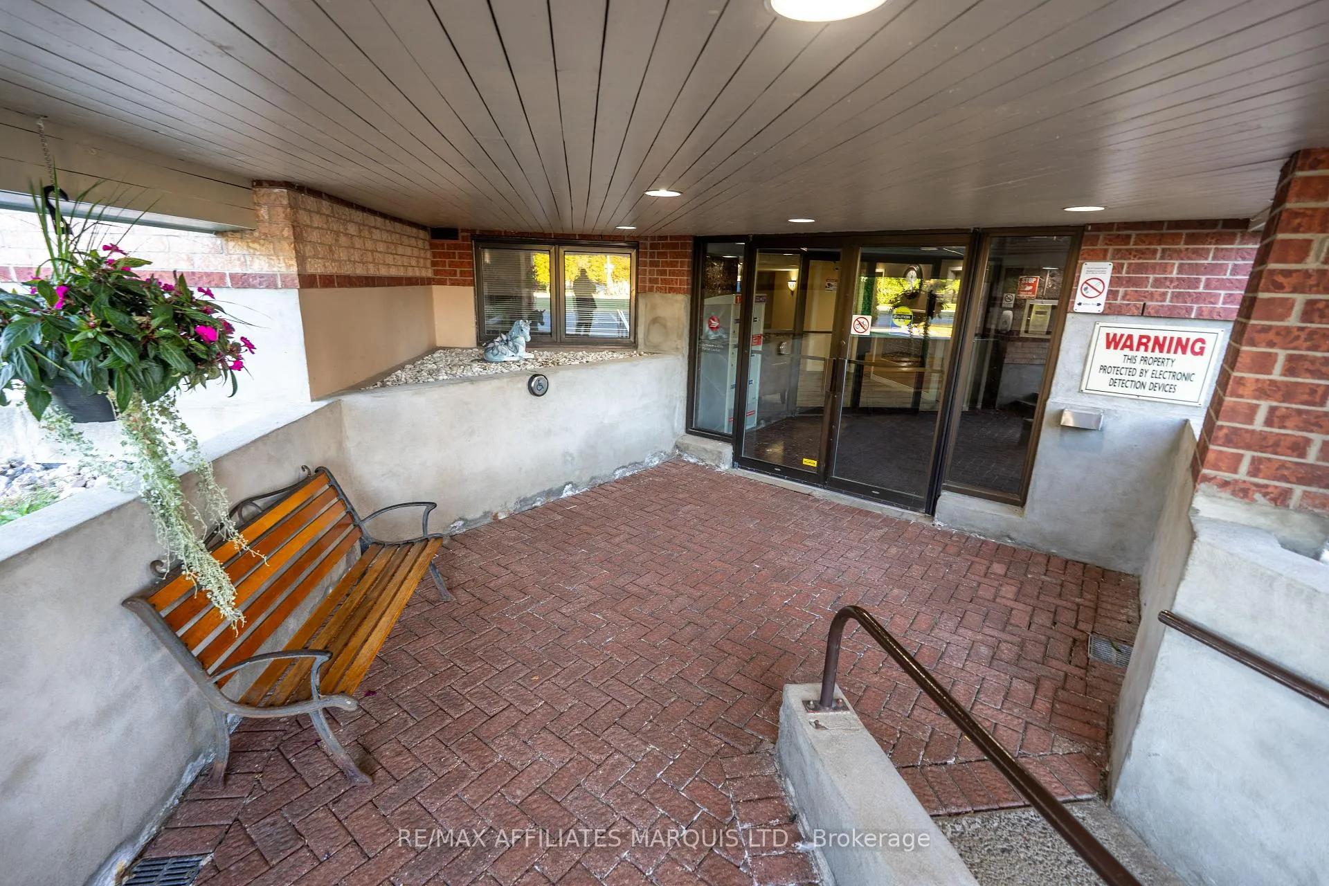Photo 2 of Unit 304, 121 Water Street W, Cornwall — HOMEH