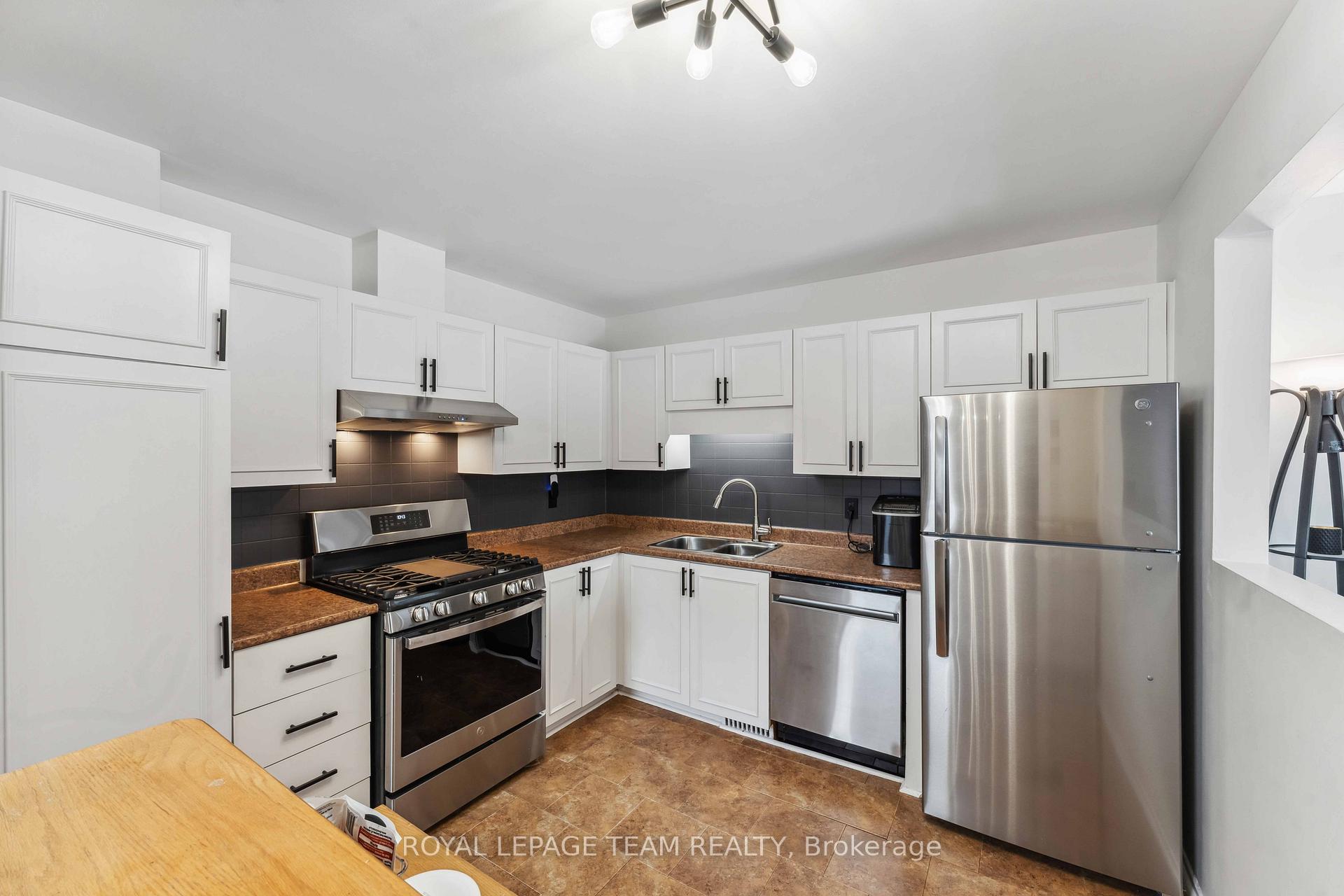 Photo 27 of 500 Valade Crescent, Ottawa, Fallingbrook/Pineridge — HOMEH