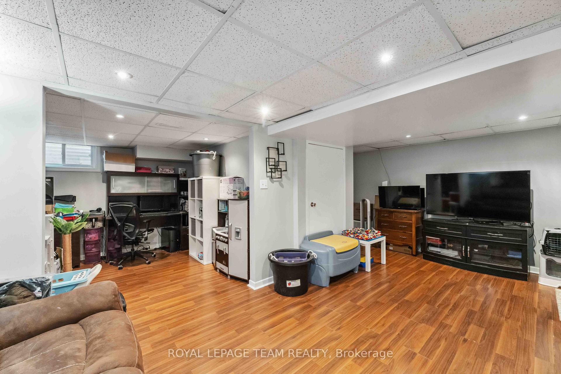 Photo 52 of 500 Valade Crescent, Ottawa, Fallingbrook/Pineridge — HOMEH