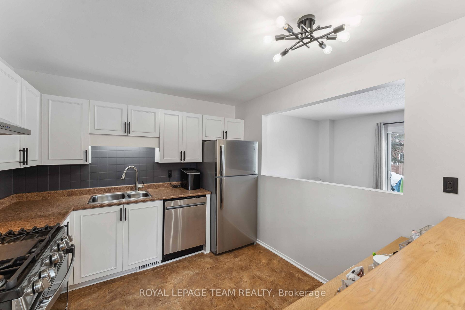 Photo 7 of 500 Valade Crescent, Ottawa, Fallingbrook/Pineridge — HOMEH