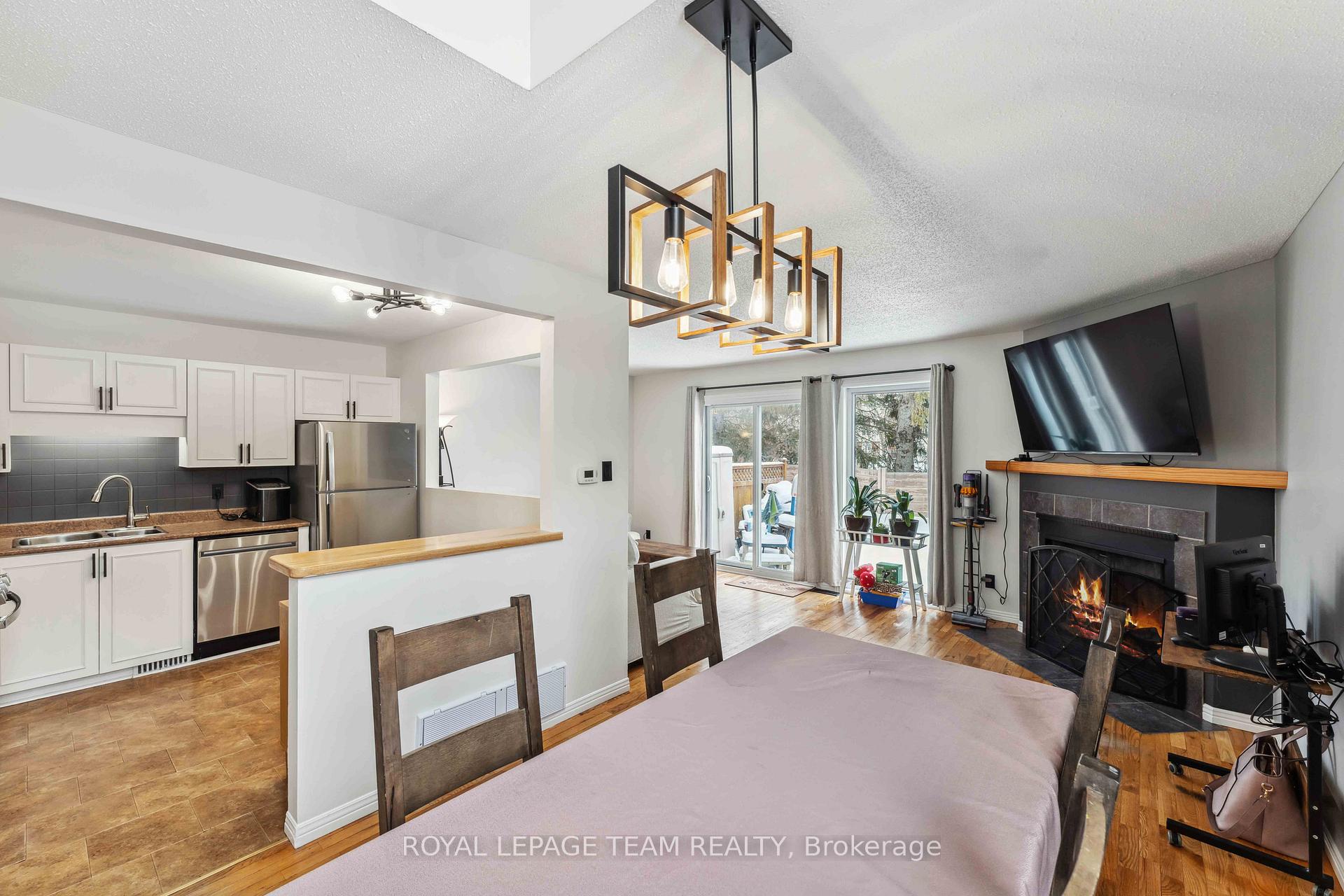 Photo 9 of 500 Valade Crescent, Ottawa, Fallingbrook/Pineridge — HOMEH