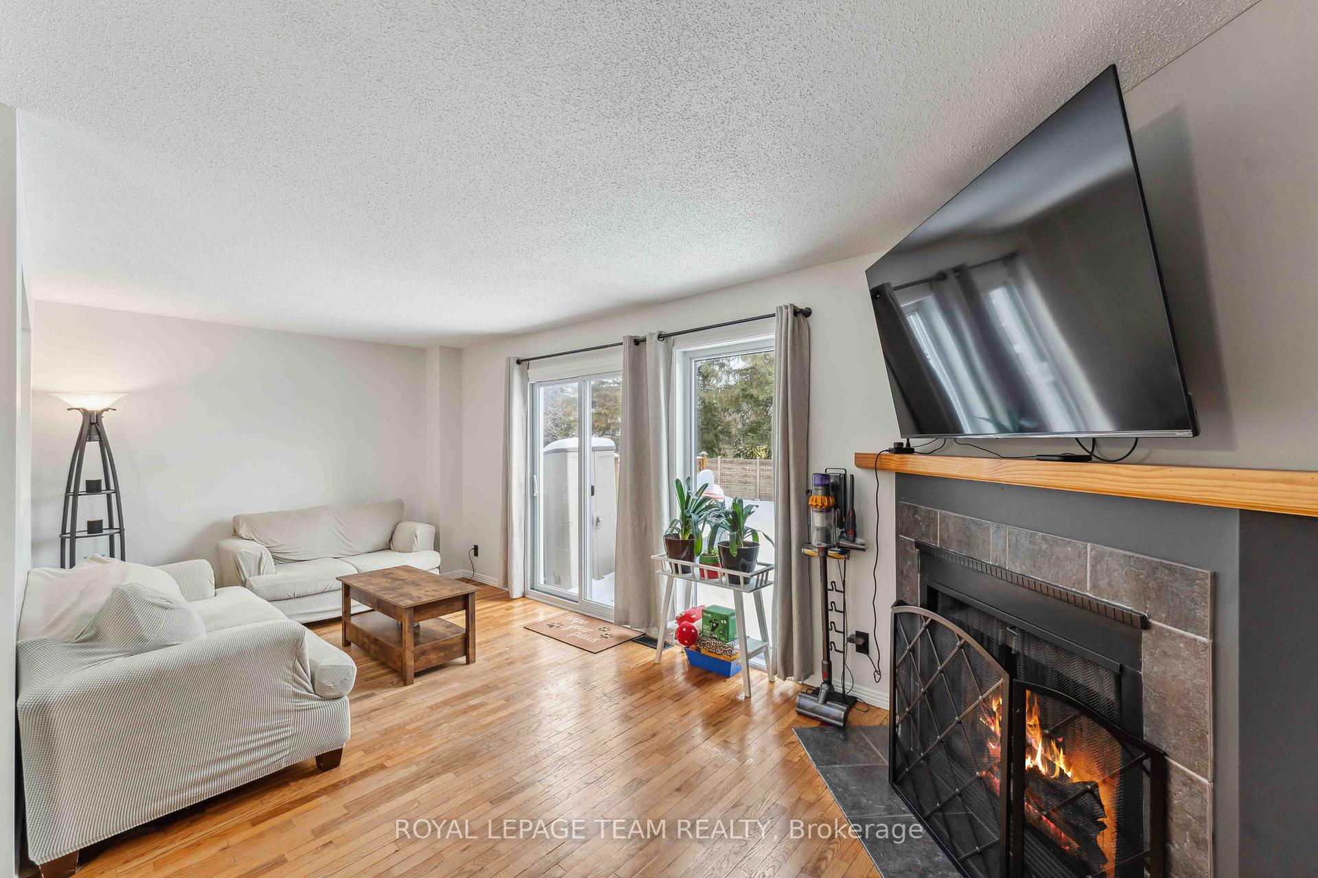 Photo 10 of 500 Valade Crescent, Ottawa, Fallingbrook/Pineridge — HOMEH