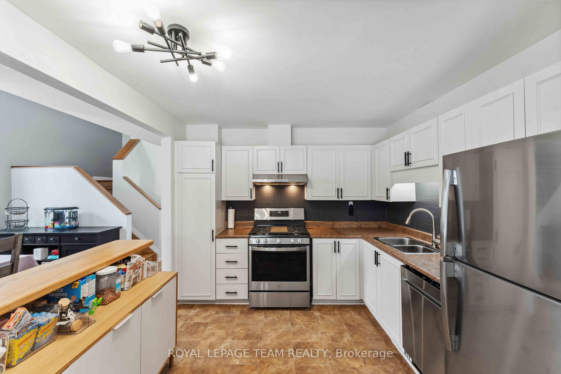 Photo 17 of 500 Valade Crescent, Ottawa, Fallingbrook/Pineridge — HOMEH