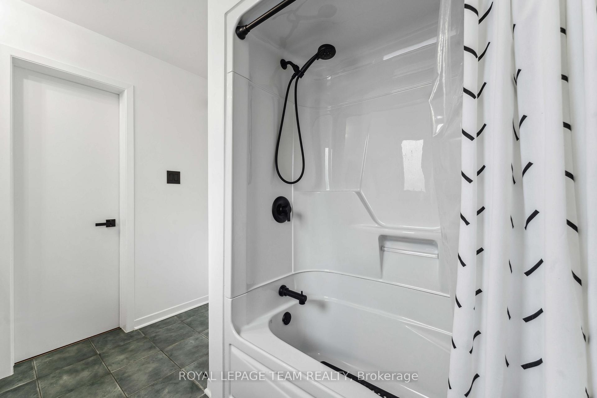 Photo 58 of 500 Valade Crescent, Ottawa, Fallingbrook/Pineridge — HOMEH