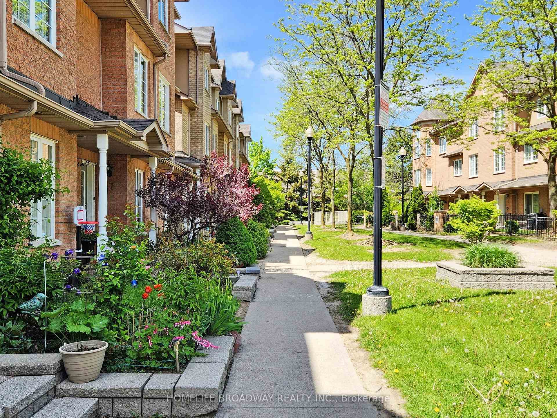 Photo 2 of Unit 3A, 8 St Moritz Way, Markham, Unionville — HOMEH