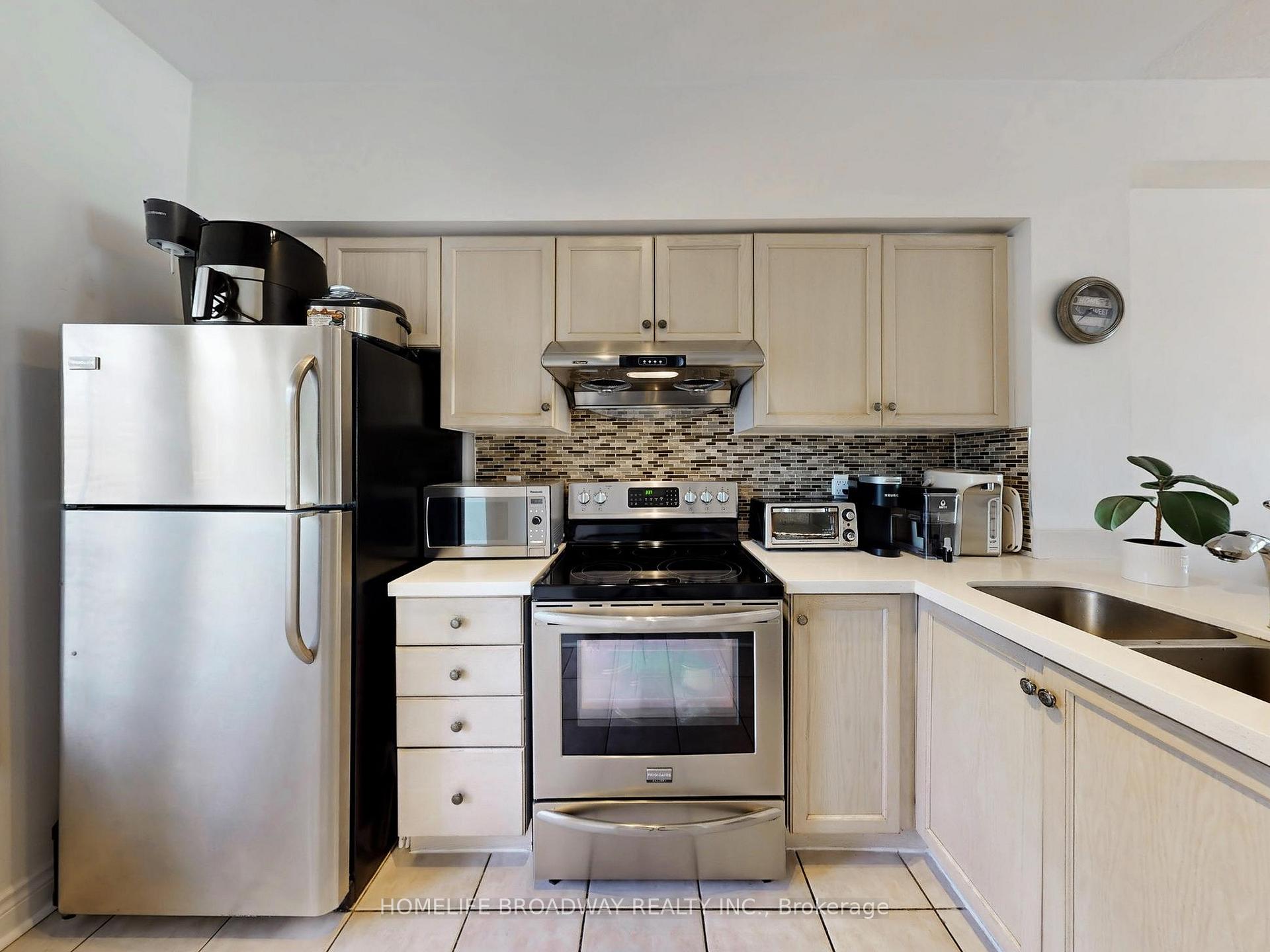 Photo 7 of Unit 3A, 8 St Moritz Way, Markham, Unionville — HOMEH