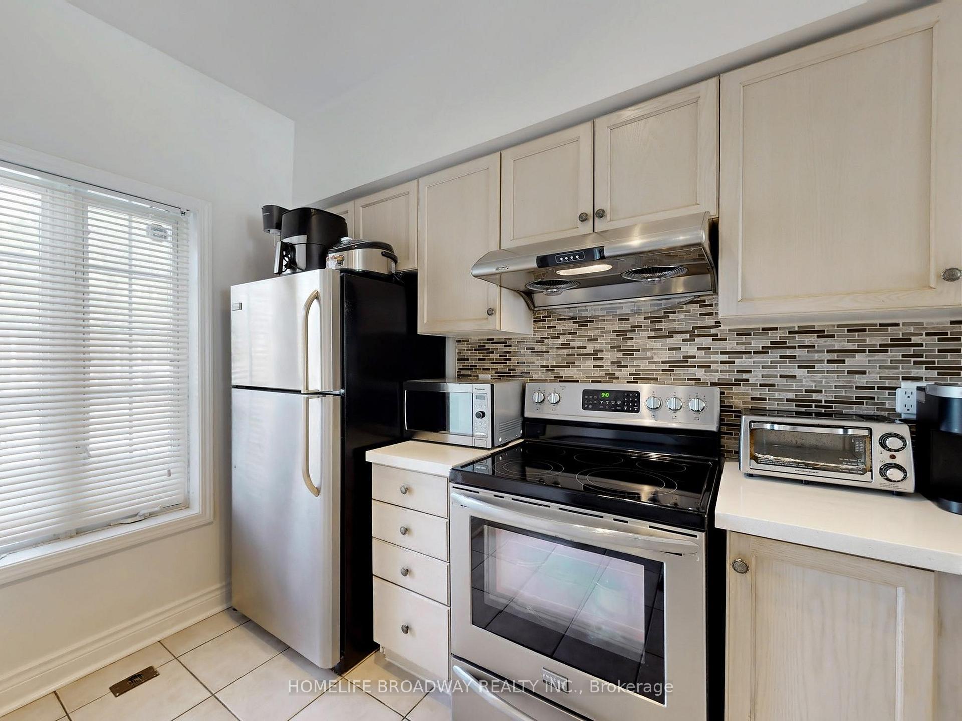 Photo 8 of Unit 3A, 8 St Moritz Way, Markham, Unionville — HOMEH