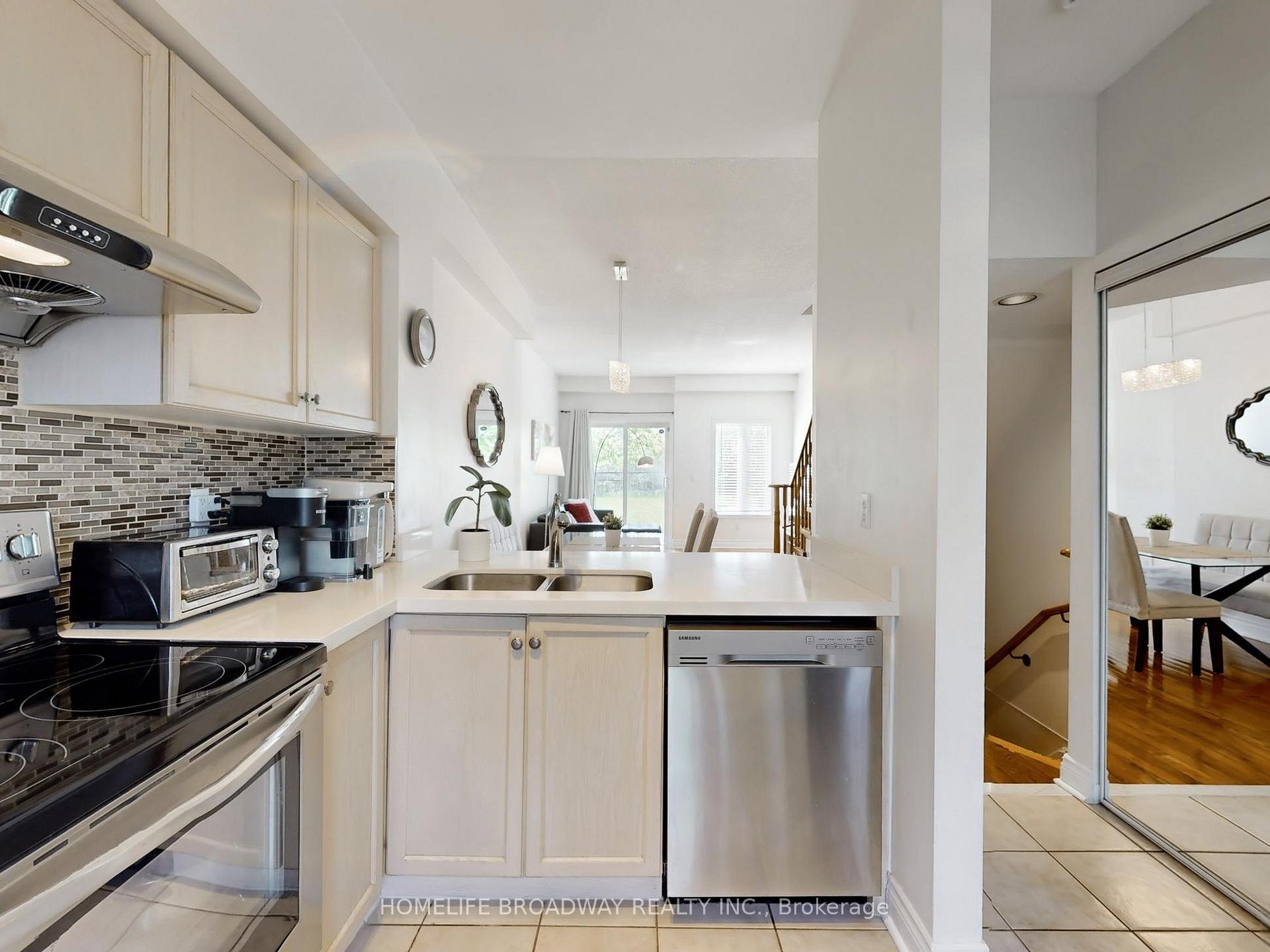 Photo 10 of Unit 3A, 8 St Moritz Way, Markham, Unionville — HOMEH