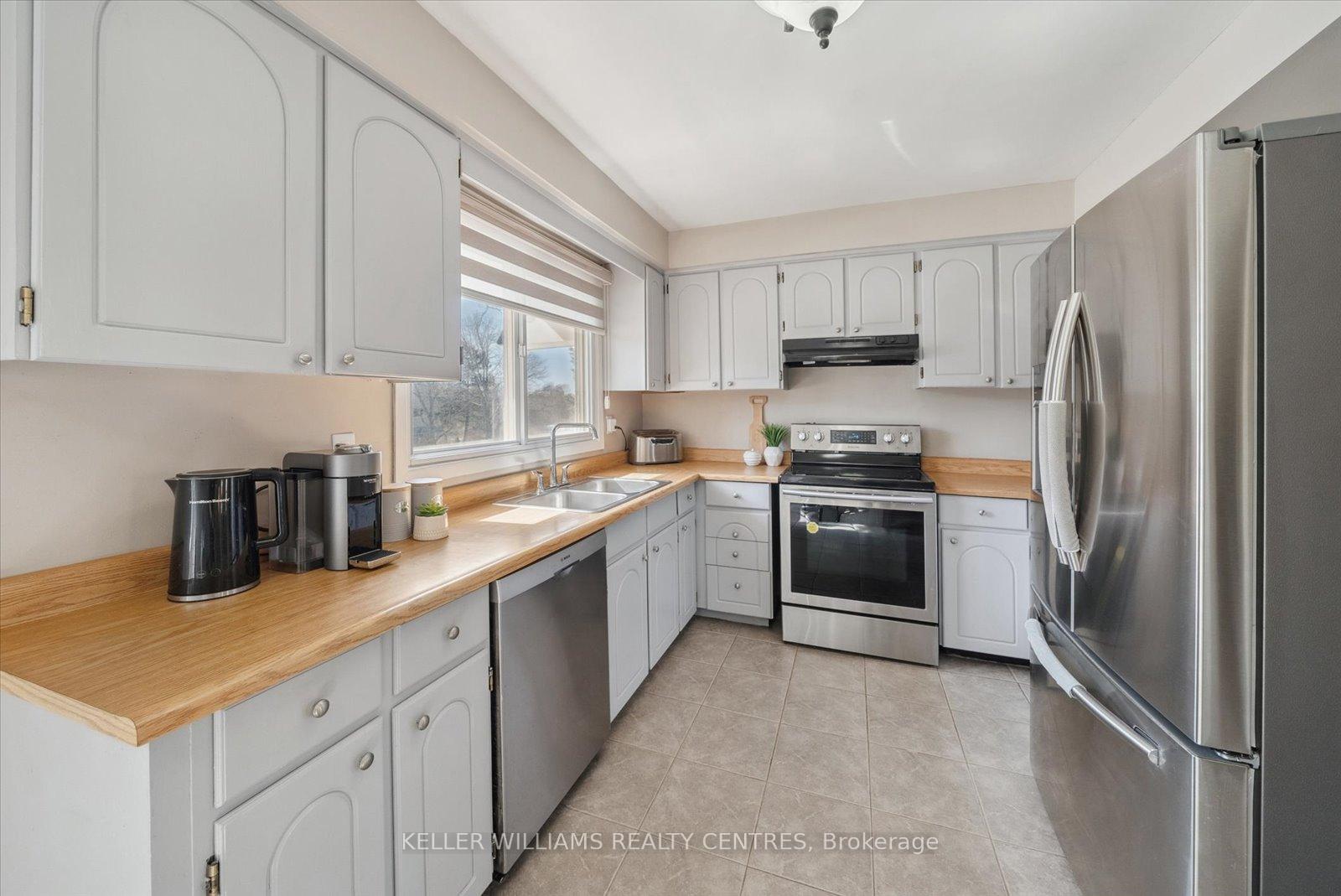 Photo 12 of Unit 31, 73 Poplar Crescent, Aurora, Aurora Highlands — HOMEH