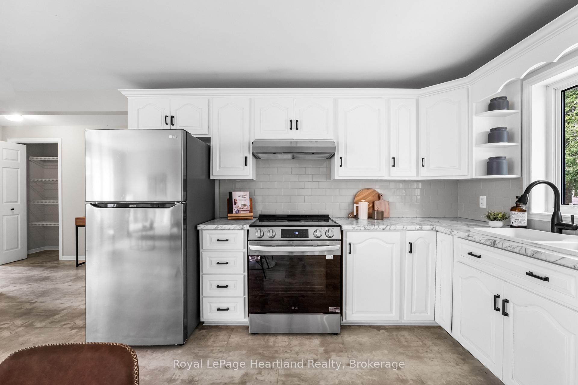 Photo 10 of 322 Londesboro Main Street, Central Huron, Londesborough — HOMEH