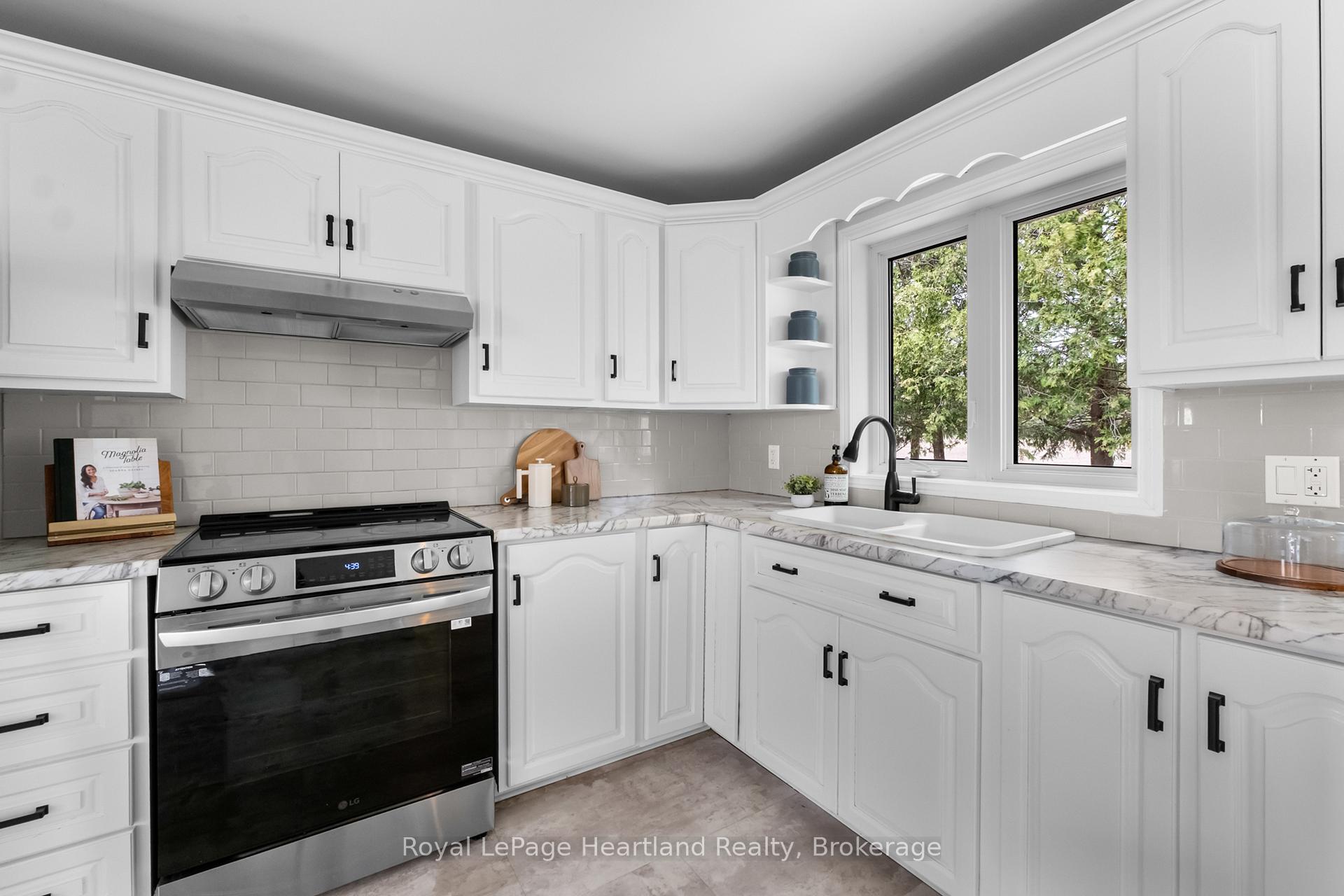 Photo 11 of 322 Londesboro Main Street, Central Huron, Londesborough — HOMEH