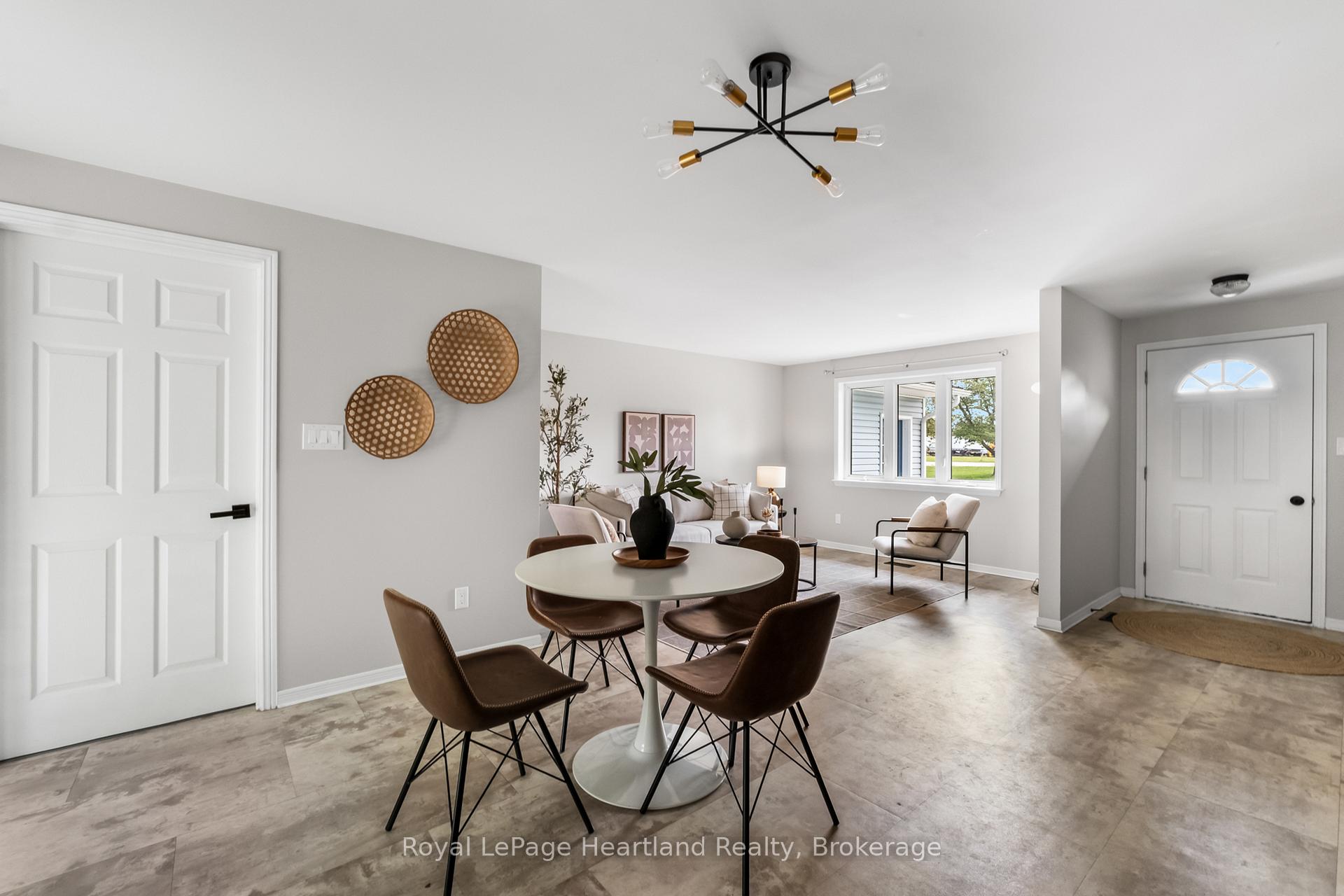 Photo 12 of 322 Londesboro Main Street, Central Huron, Londesborough — HOMEH
