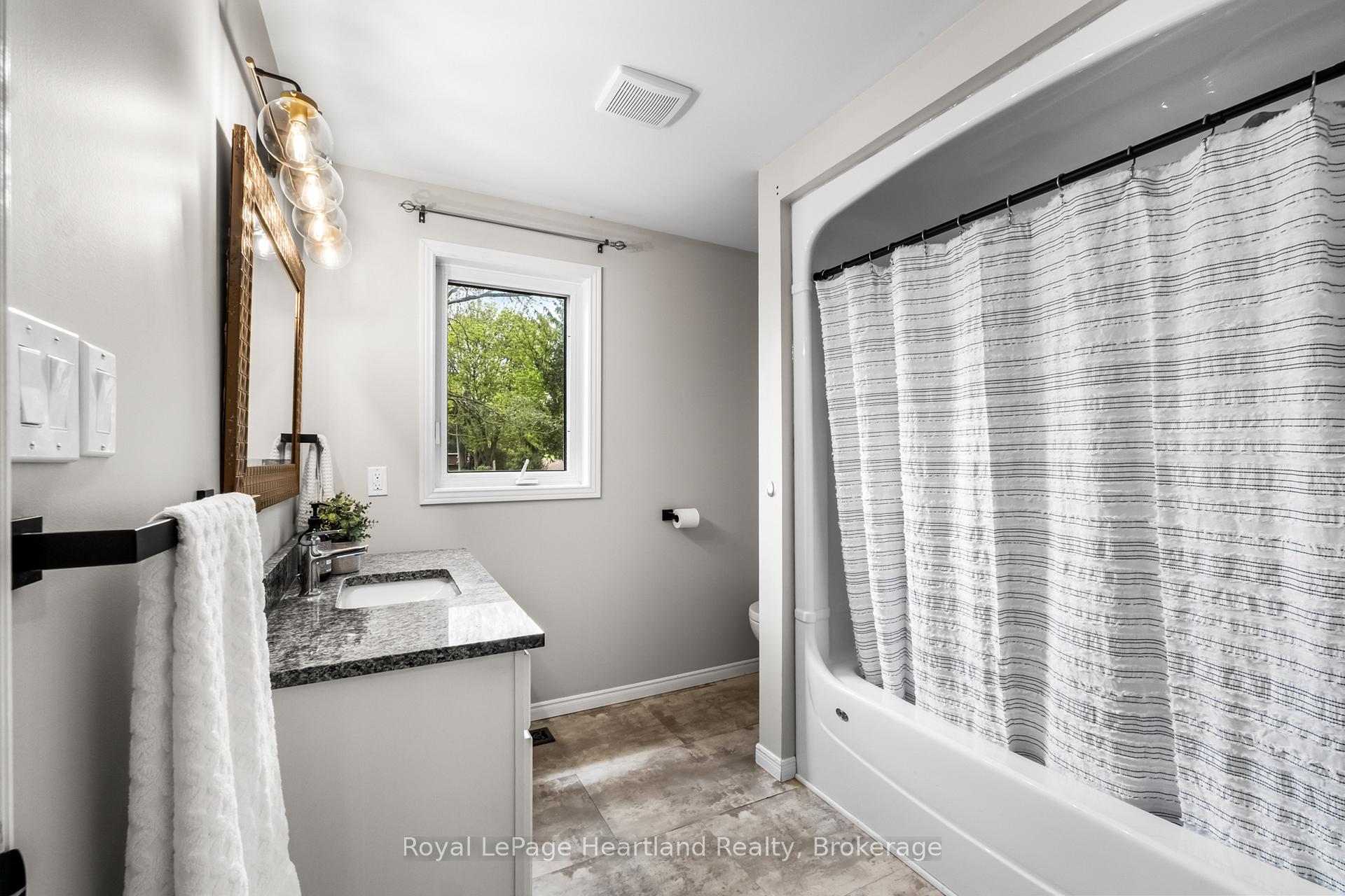 Photo 15 of 322 Londesboro Main Street, Central Huron, Londesborough — HOMEH