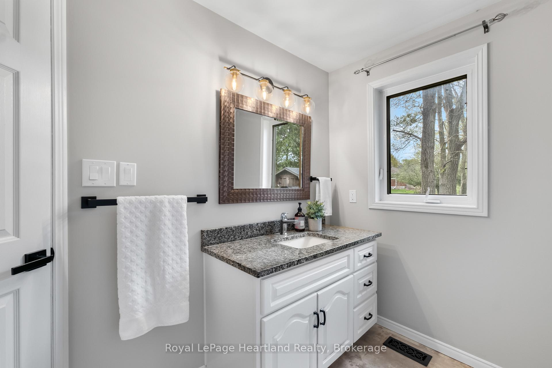Photo 16 of 322 Londesboro Main Street, Central Huron, Londesborough — HOMEH