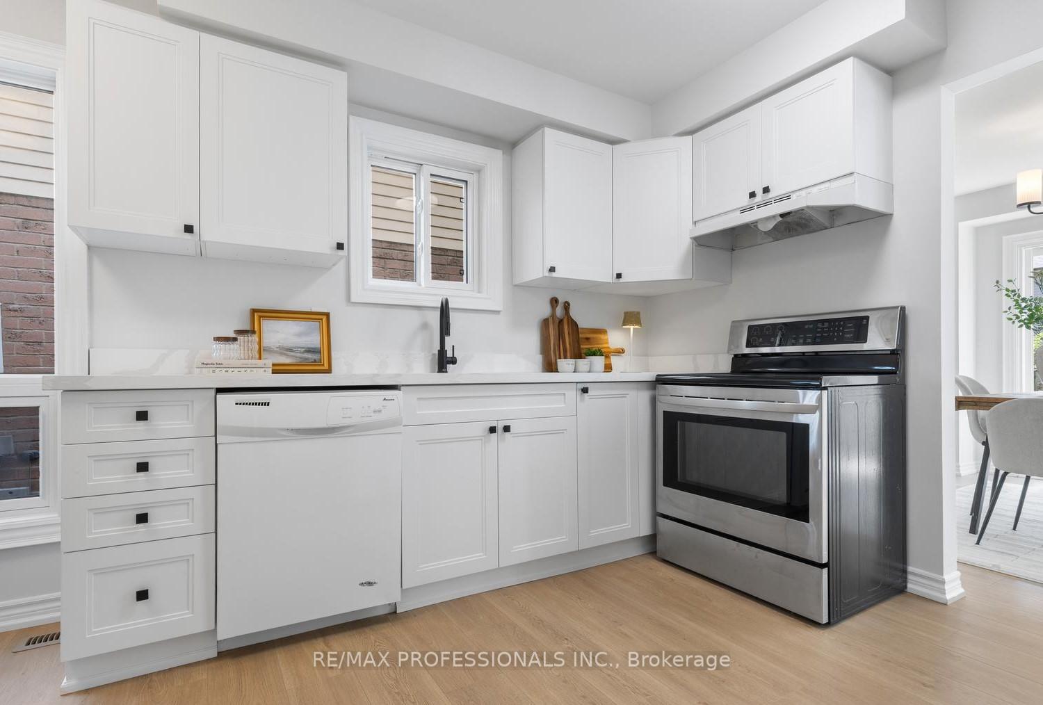 Photo 11 of 37 Dobson Drive, Ajax, Central — HOMEH