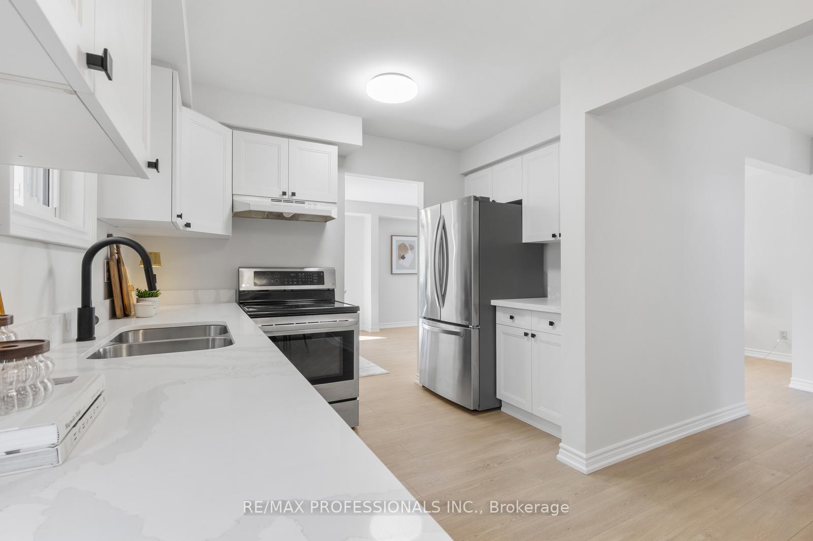 Photo 12 of 37 Dobson Drive, Ajax, Central — HOMEH