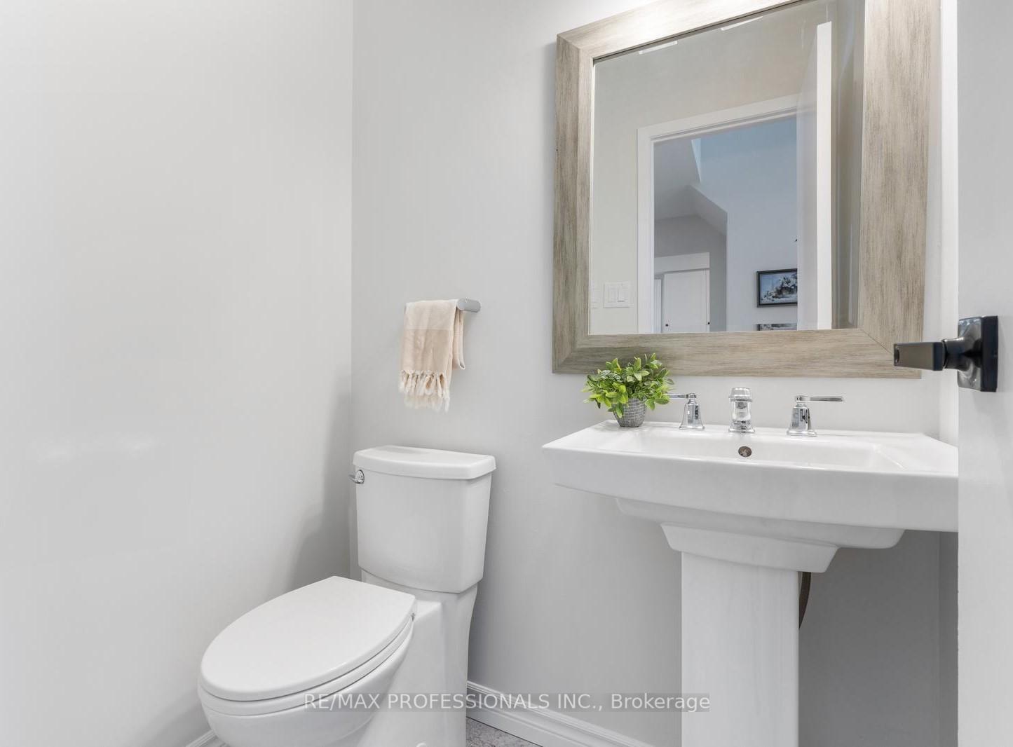 Photo 15 of 37 Dobson Drive, Ajax, Central — HOMEH