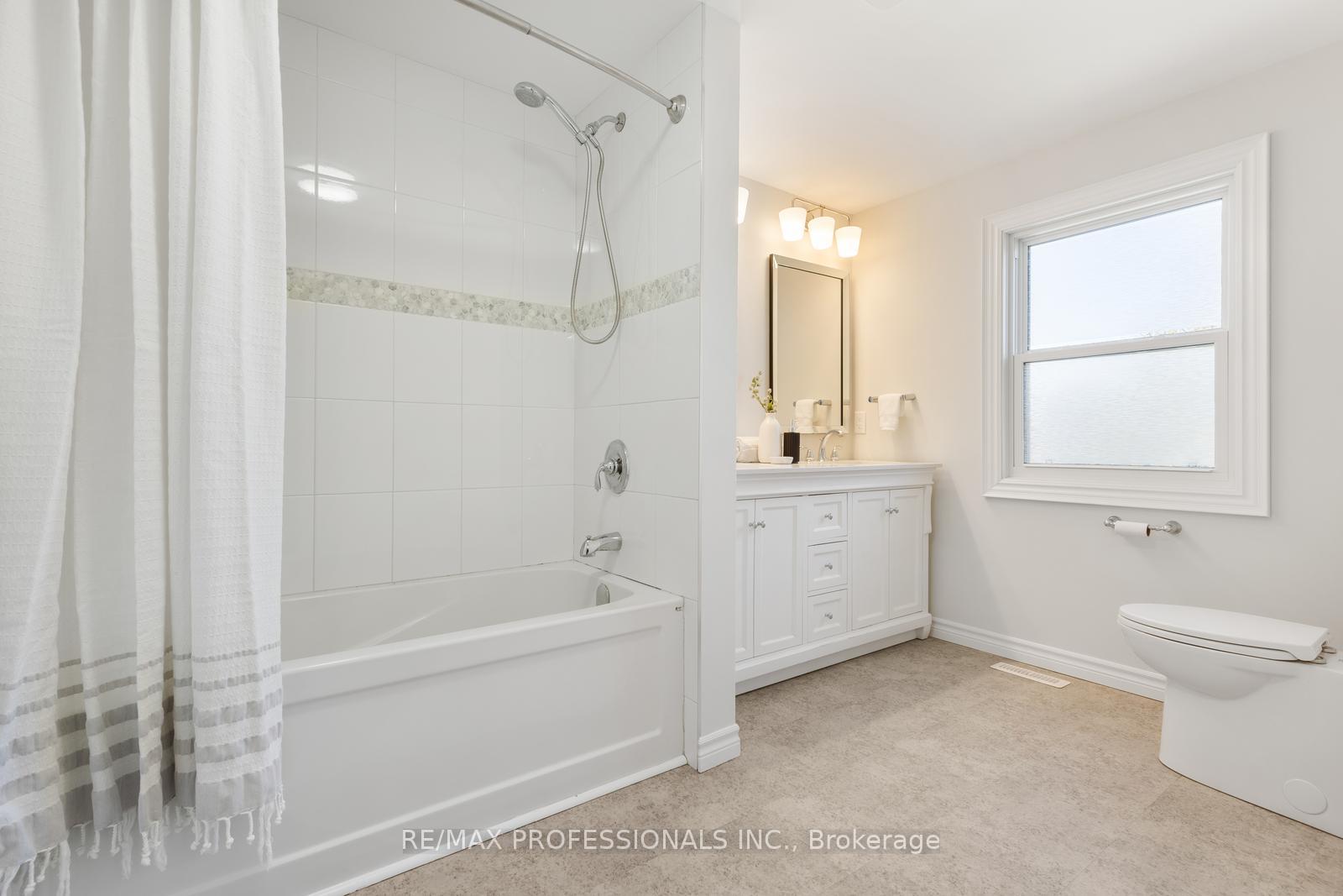 Photo 18 of 37 Dobson Drive, Ajax, Central — HOMEH