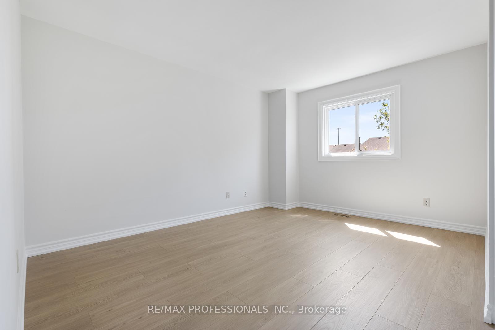 Photo 20 of 37 Dobson Drive, Ajax, Central — HOMEH