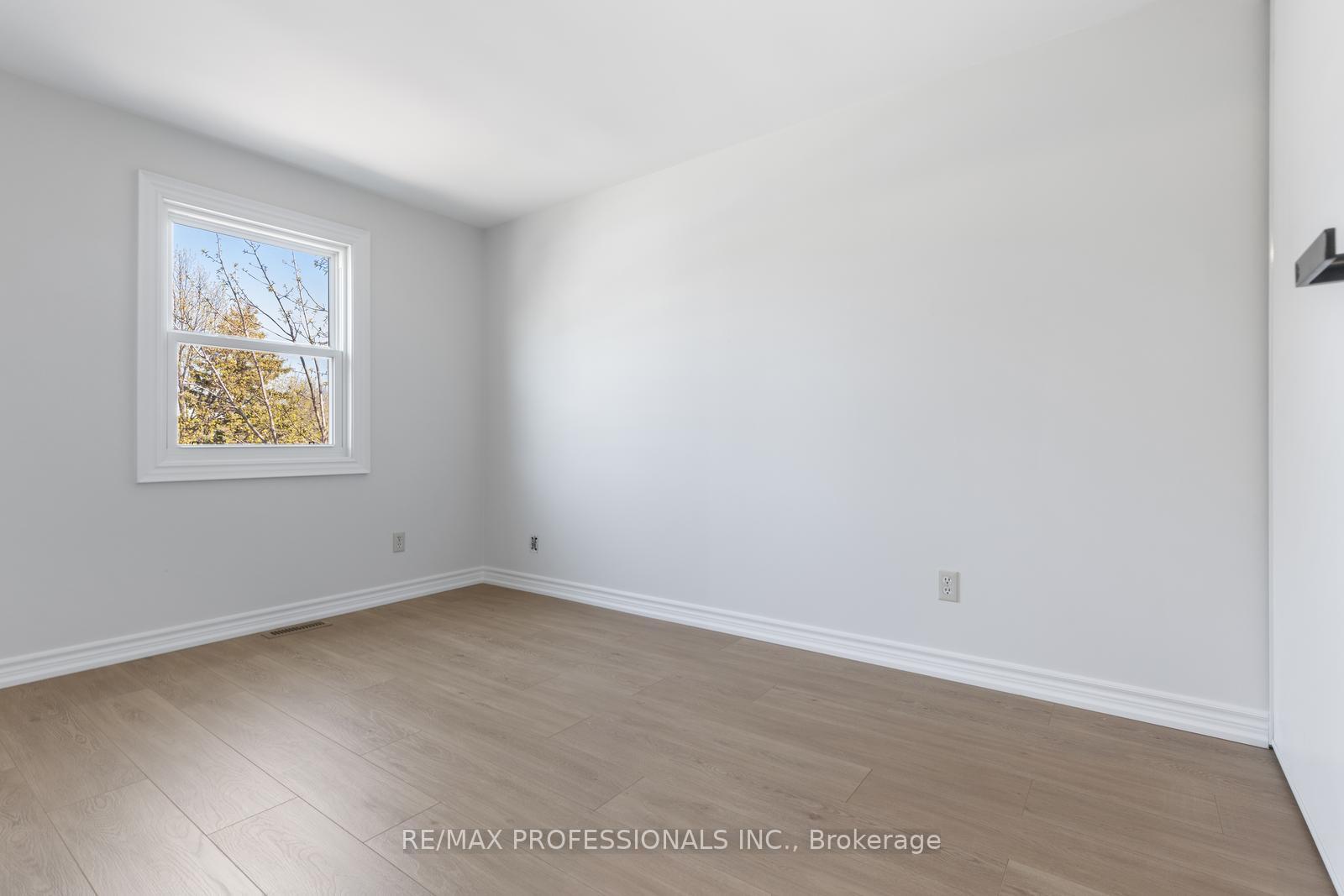 Photo 21 of 37 Dobson Drive, Ajax, Central — HOMEH
