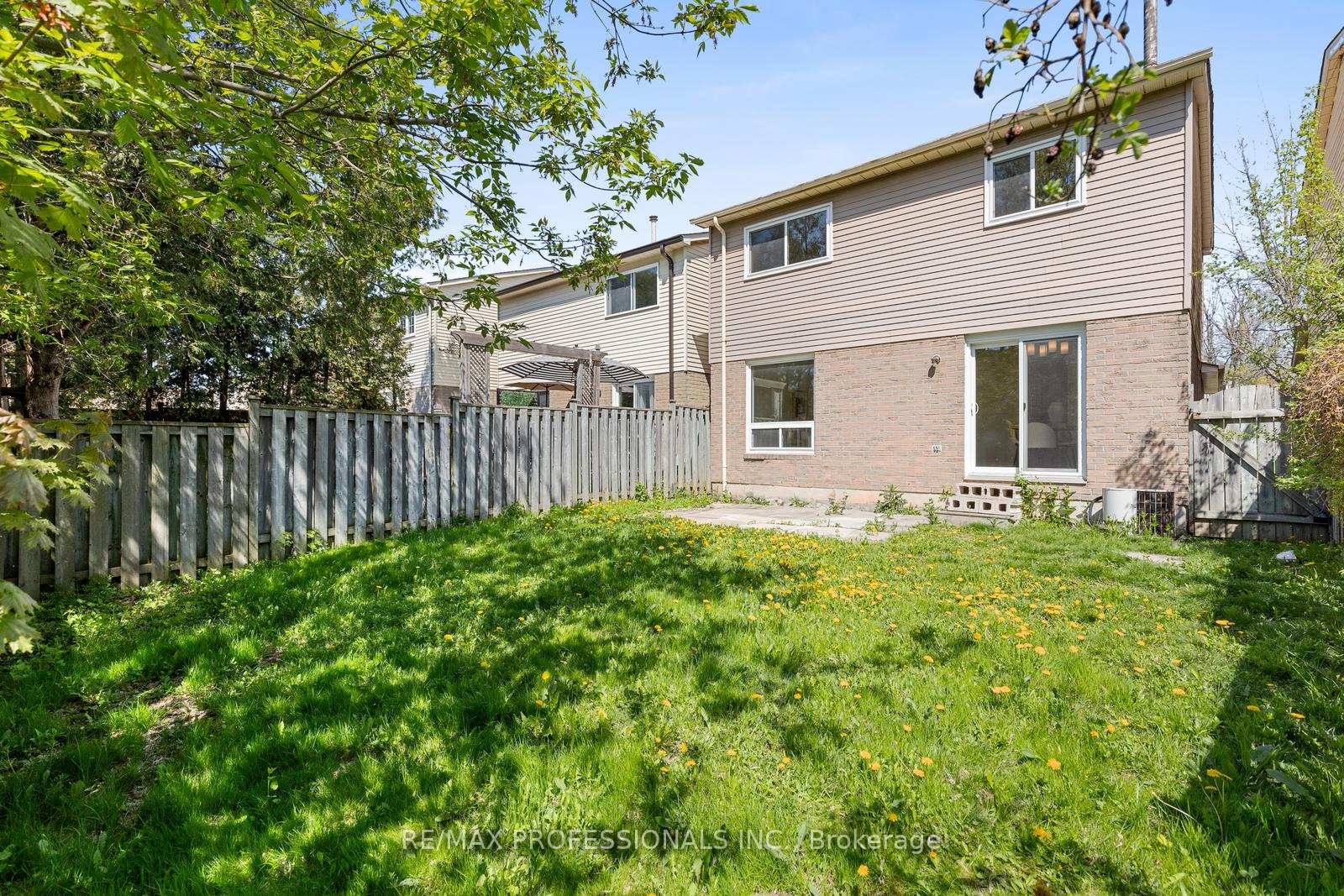 Photo 24 of 37 Dobson Drive, Ajax, Central — HOMEH
