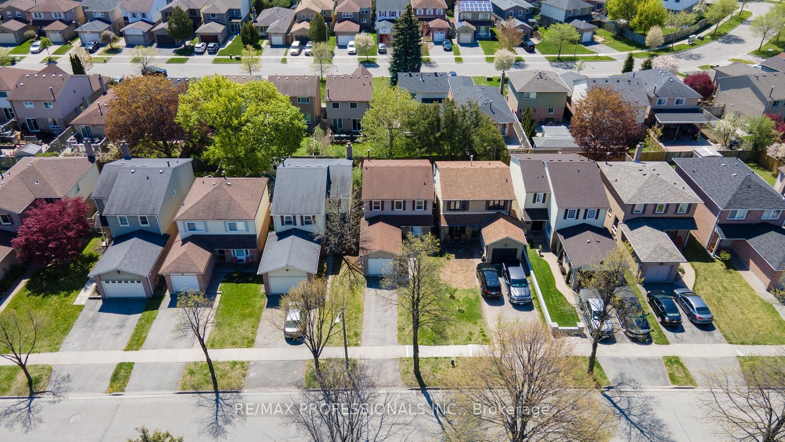 Photo 25 of 37 Dobson Drive, Ajax, Central — HOMEH