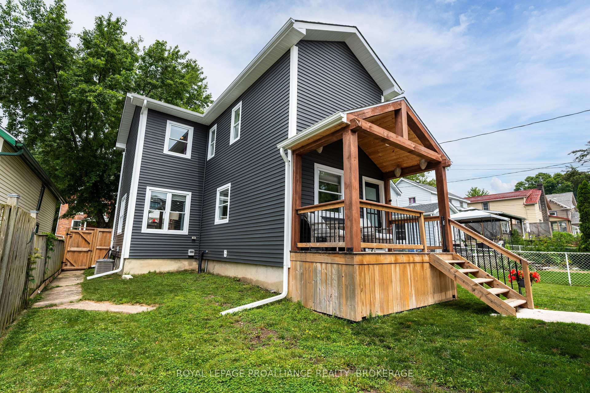 Photo 2 of 131 John Street, Gananoque — HOMEH