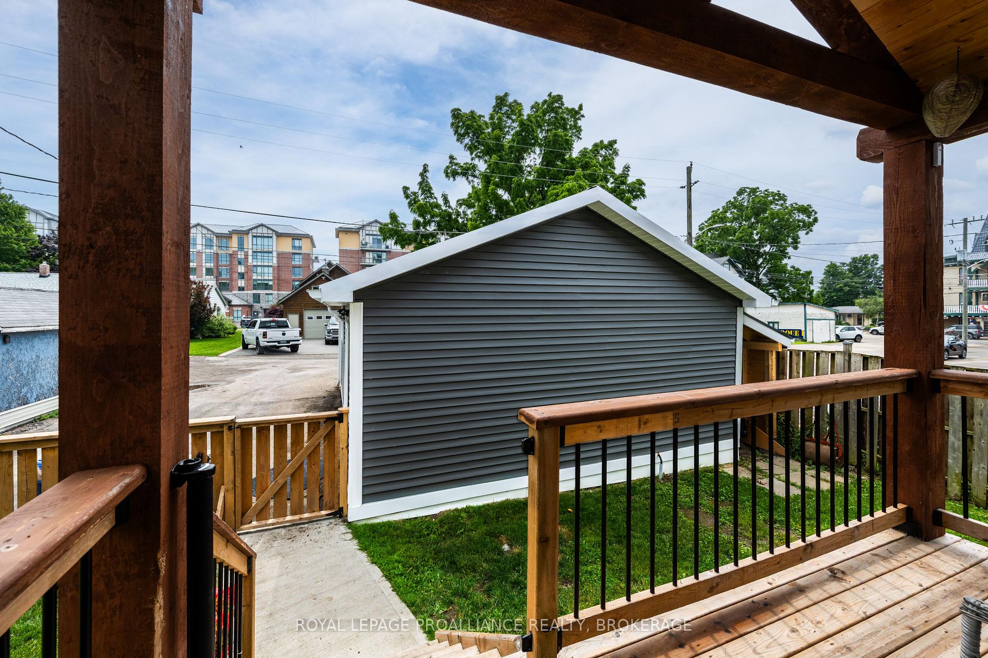 Photo 7 of 131 John Street, Gananoque — HOMEH