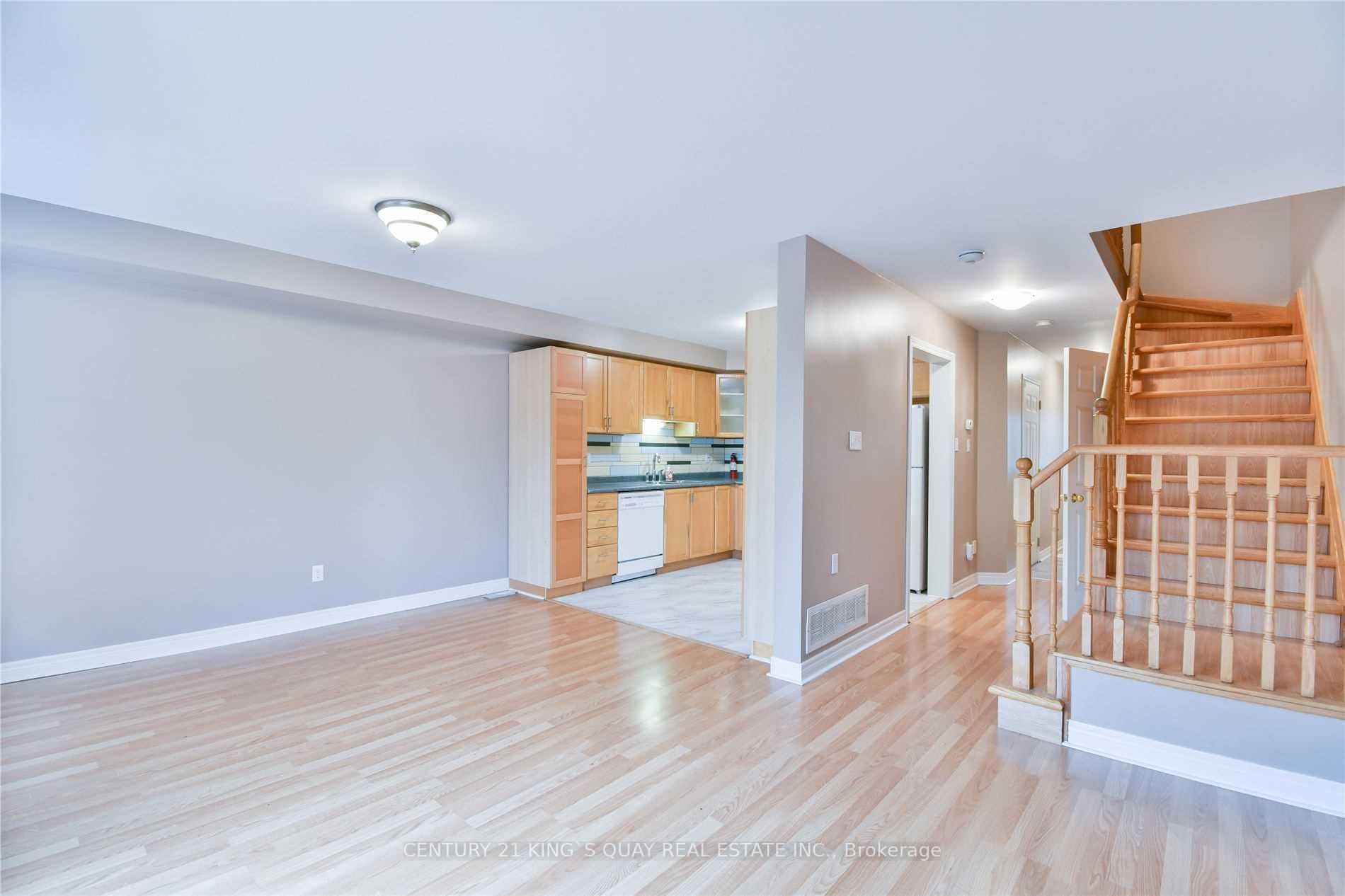 Photo 2 of 57 Lancaster Court, Georgina, Keswick South — HOMEH