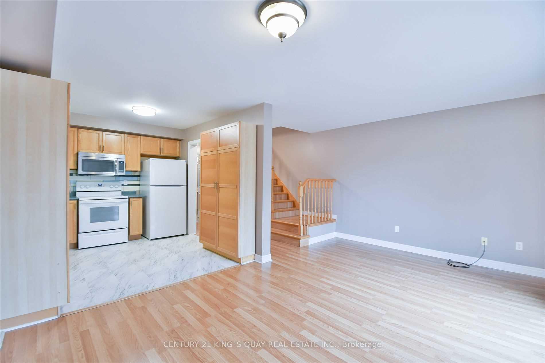 Photo 3 of 57 Lancaster Court, Georgina, Keswick South — HOMEH