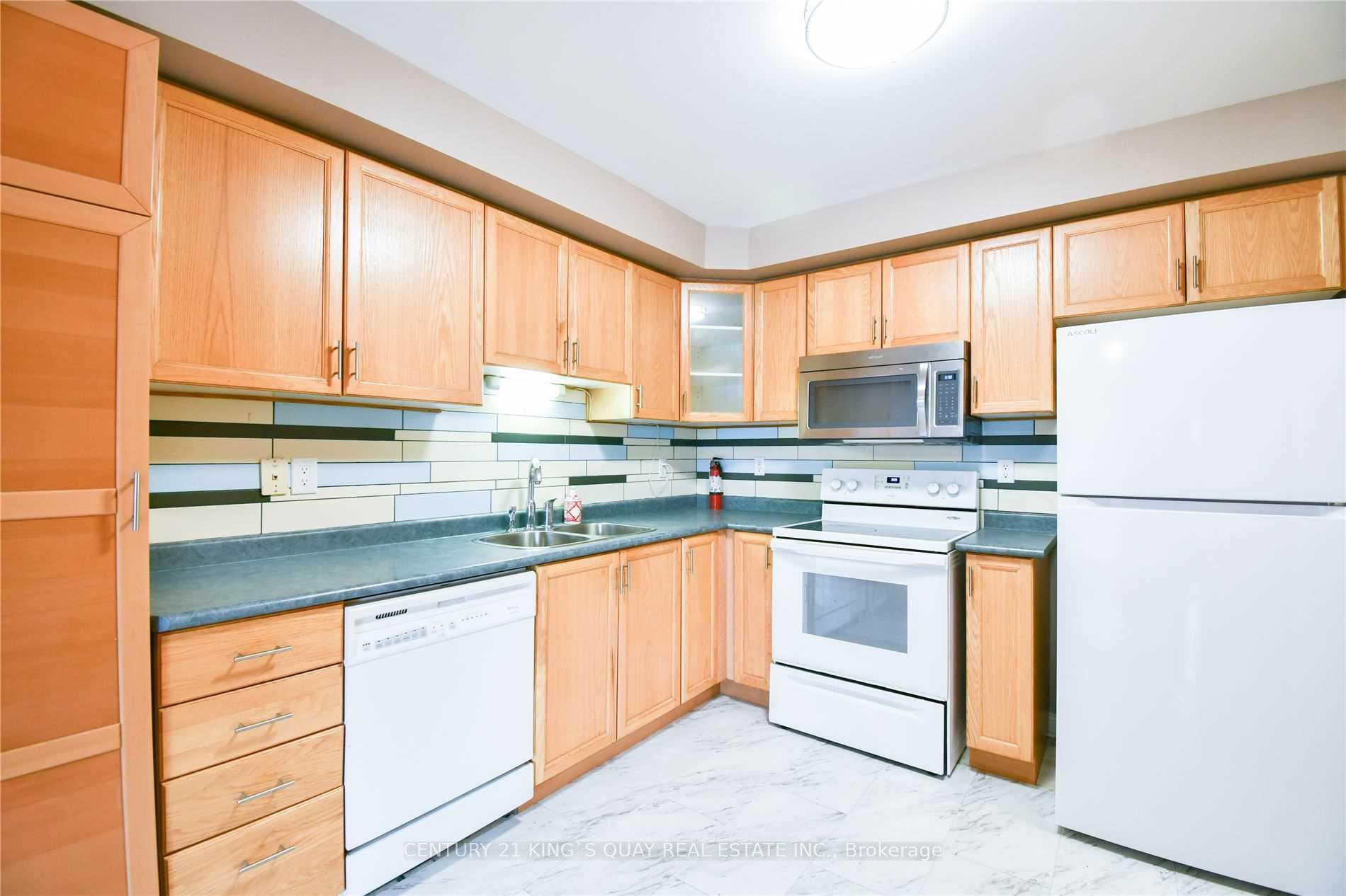 Photo 4 of 57 Lancaster Court, Georgina, Keswick South — HOMEH